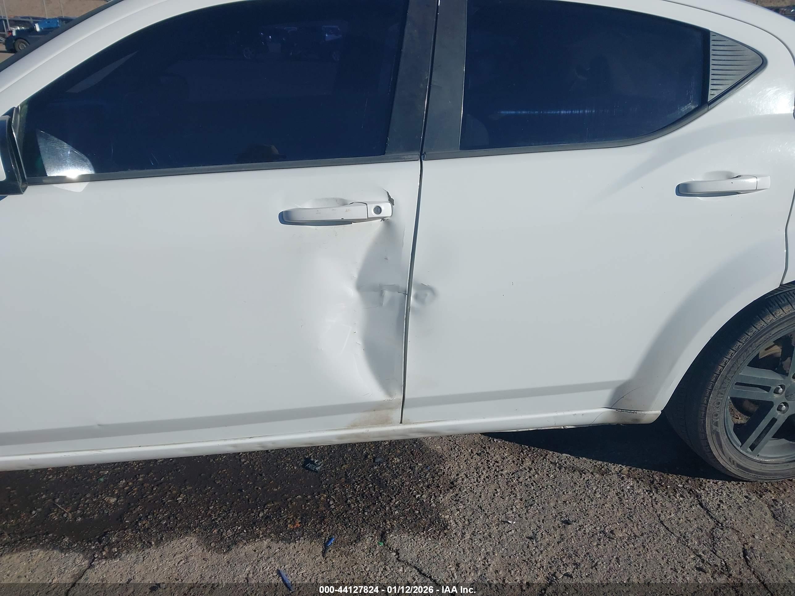 DODGE AVENGER image 6