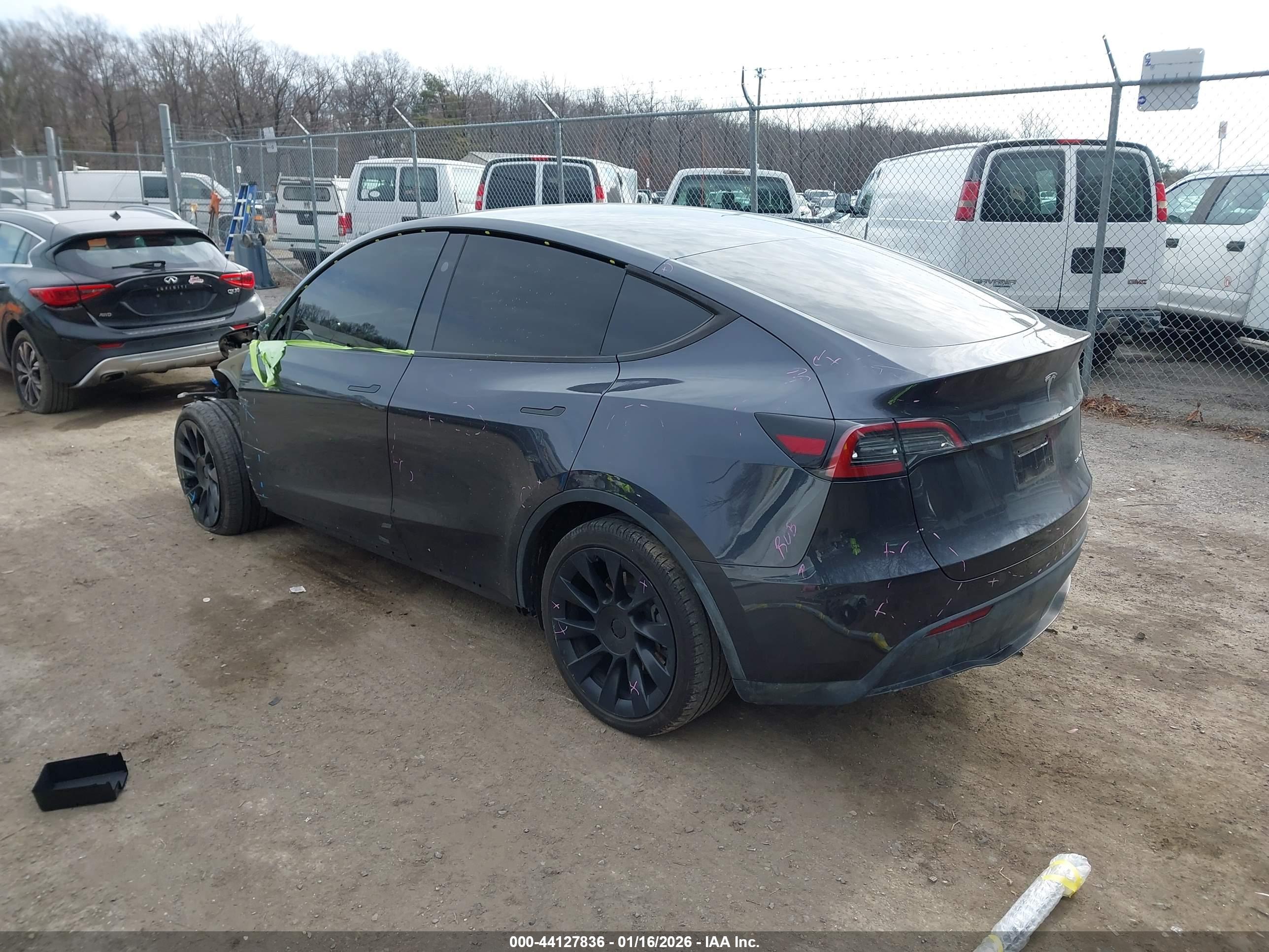 TESLA MODEL image 3