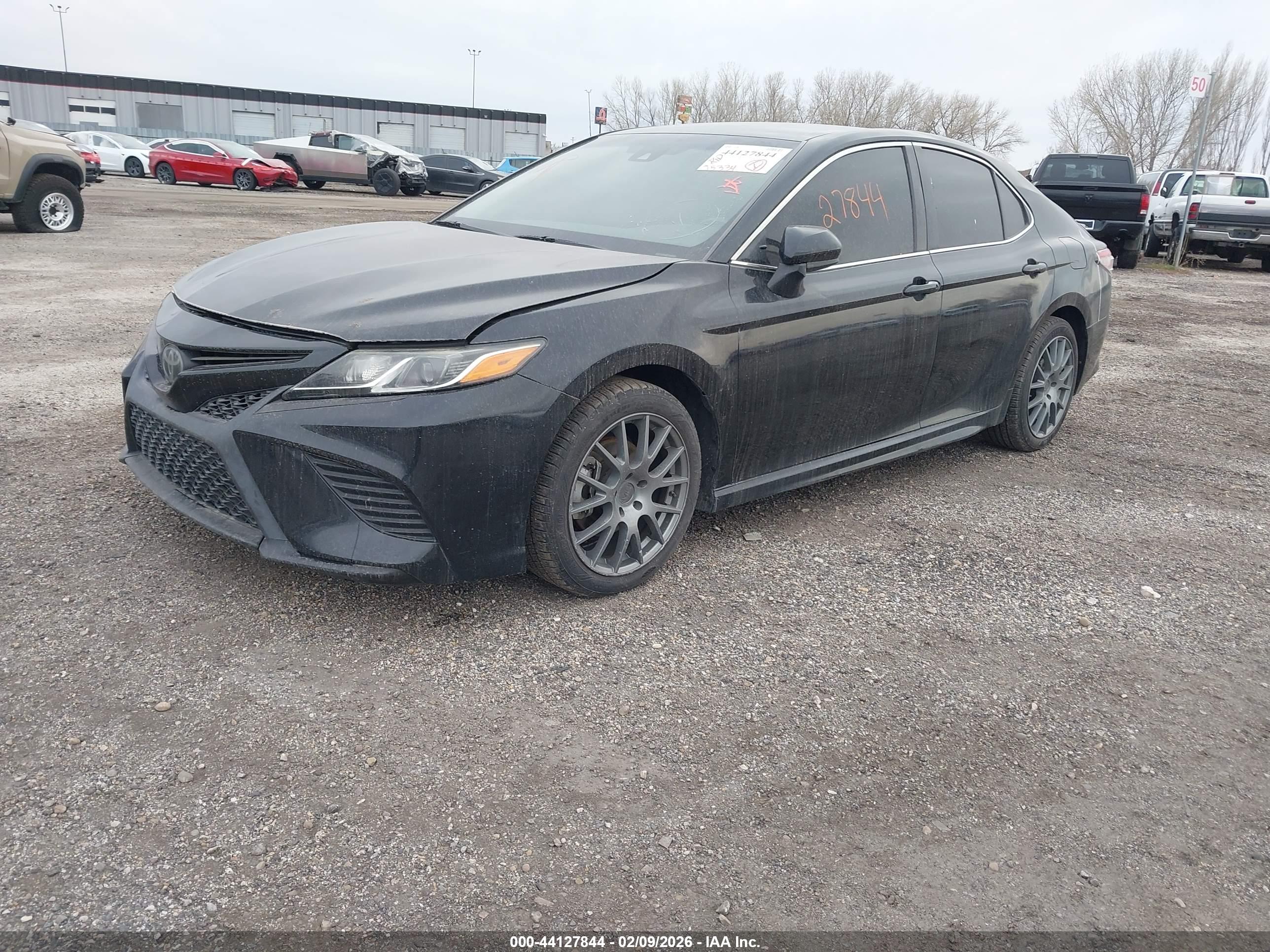 TOYOTA CAMRY image 2
