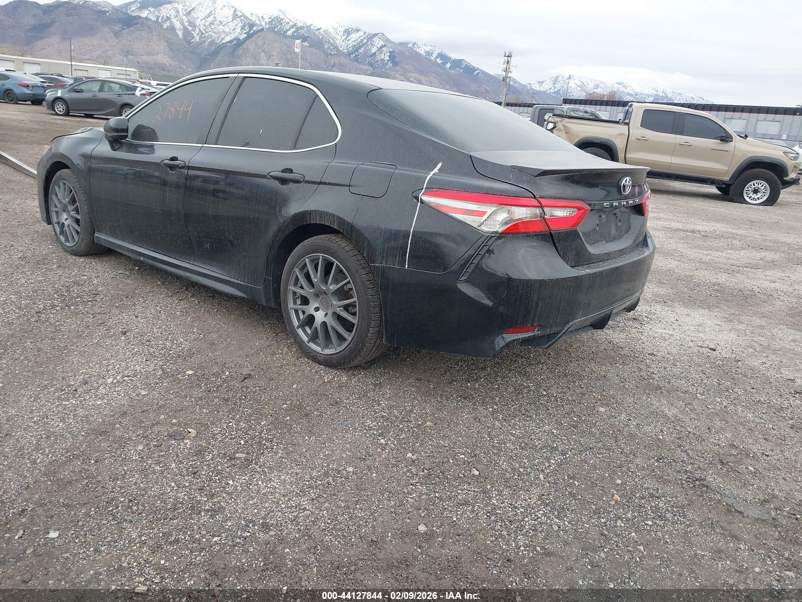 TOYOTA CAMRY image 3