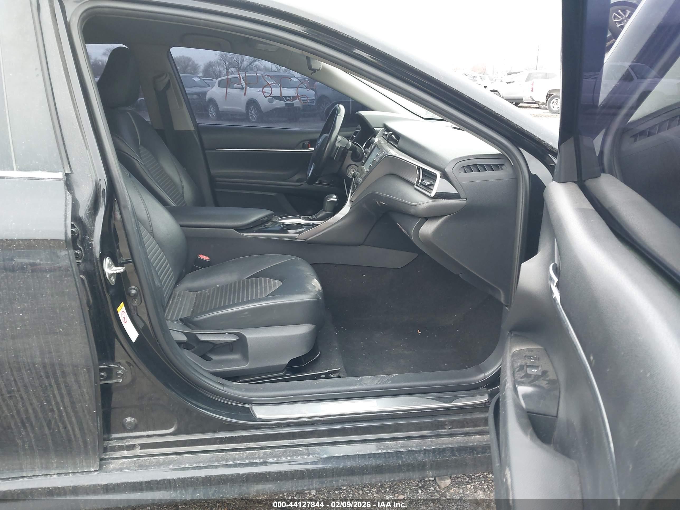TOYOTA CAMRY image 5