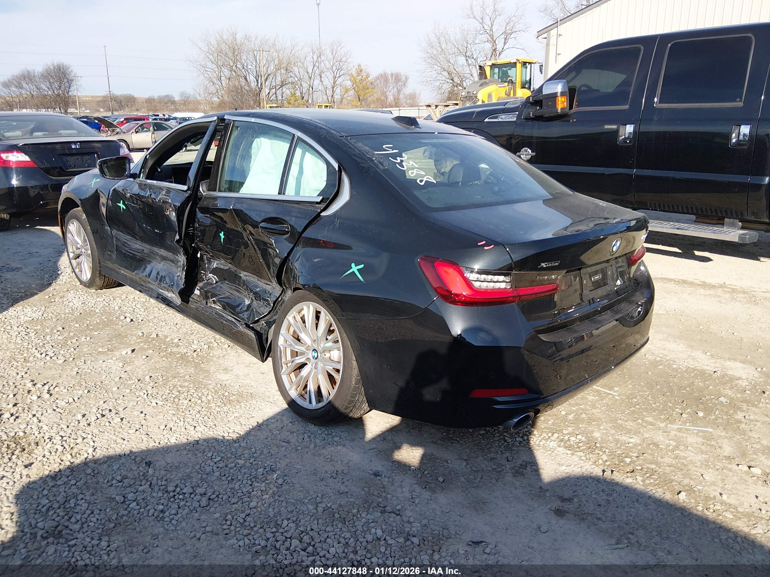 BMW 330I image 3