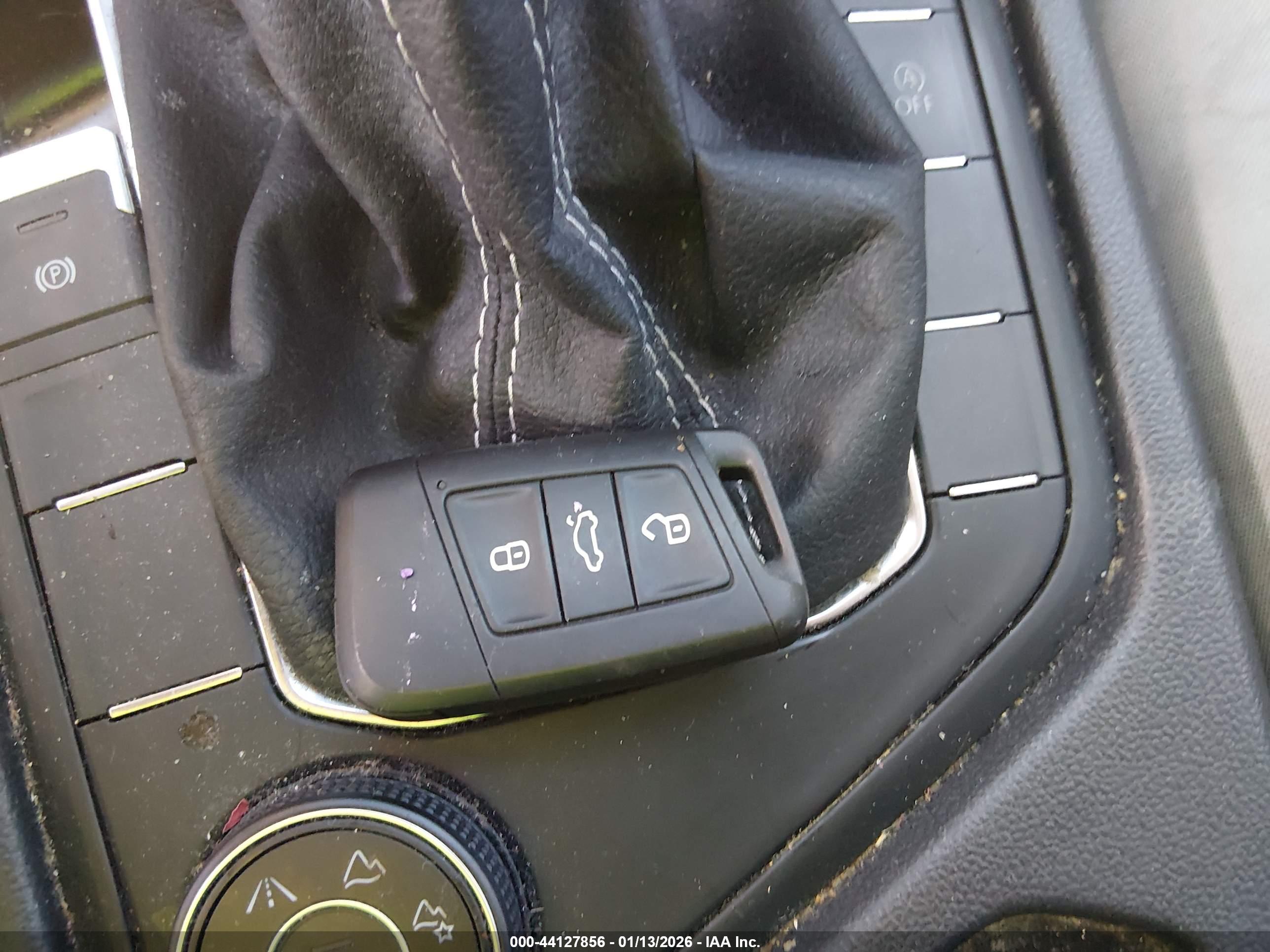 VOLKSWAGEN TAOS image 11