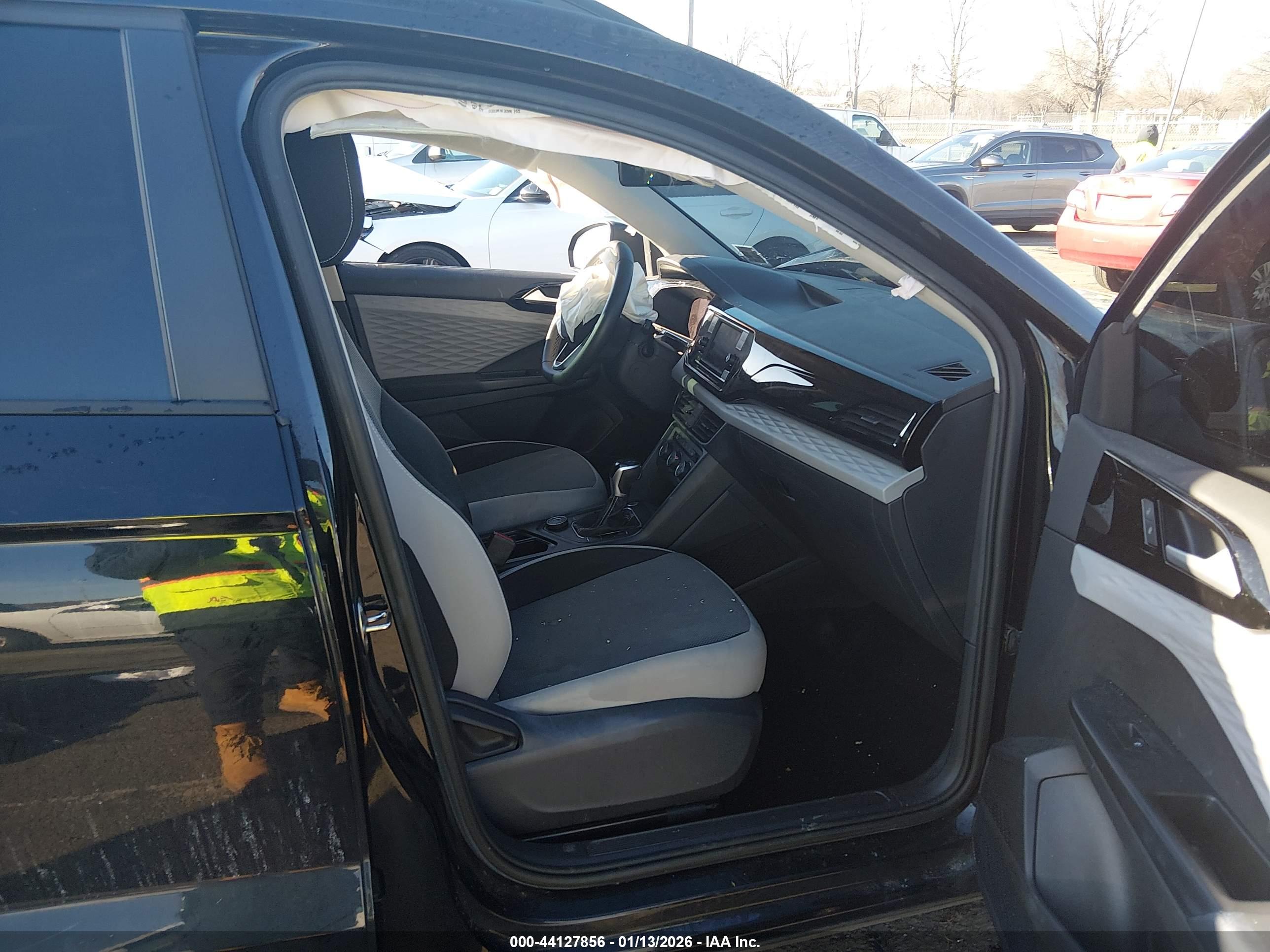 VOLKSWAGEN TAOS image 5