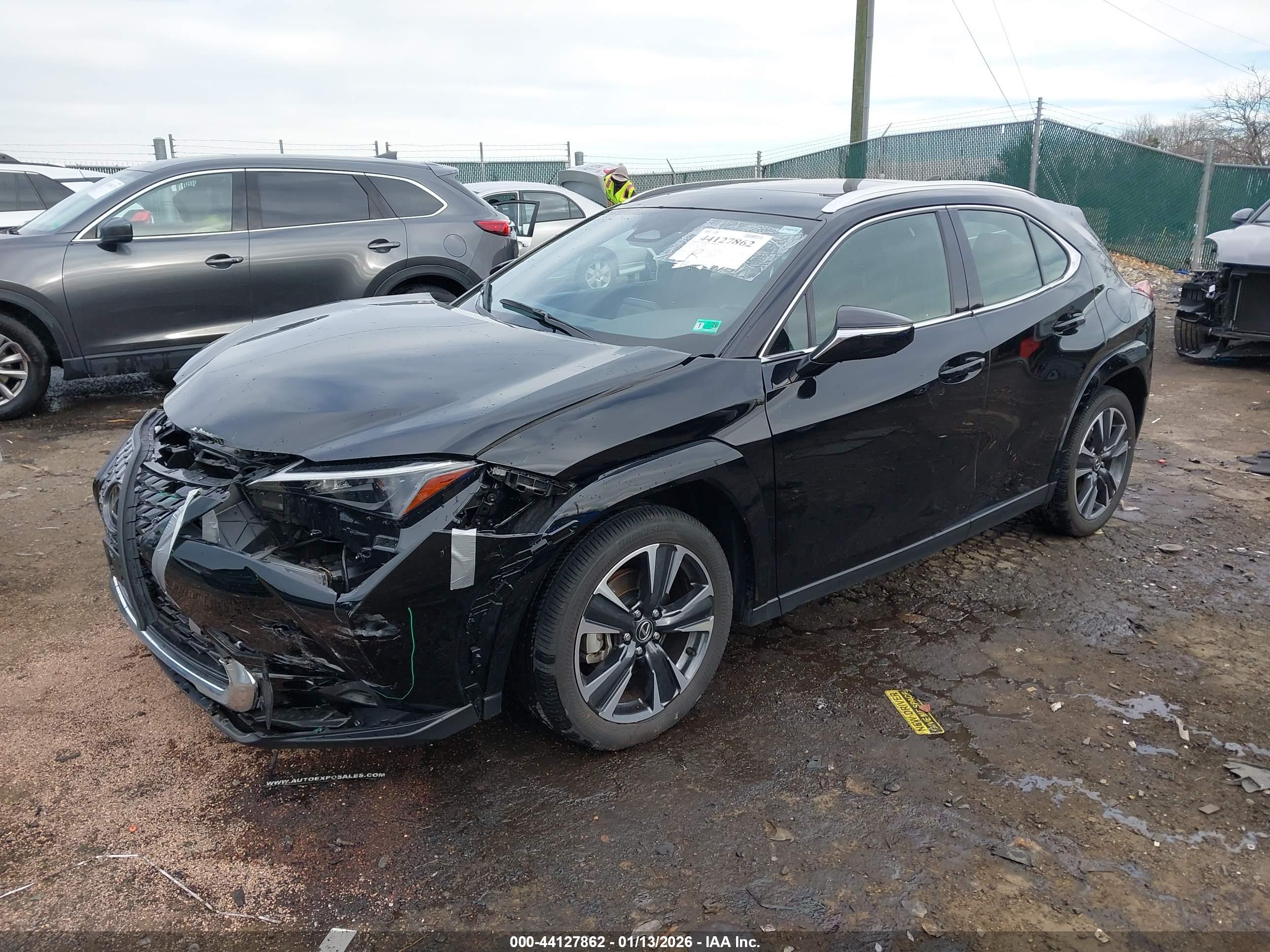 LEXUS UX image 2