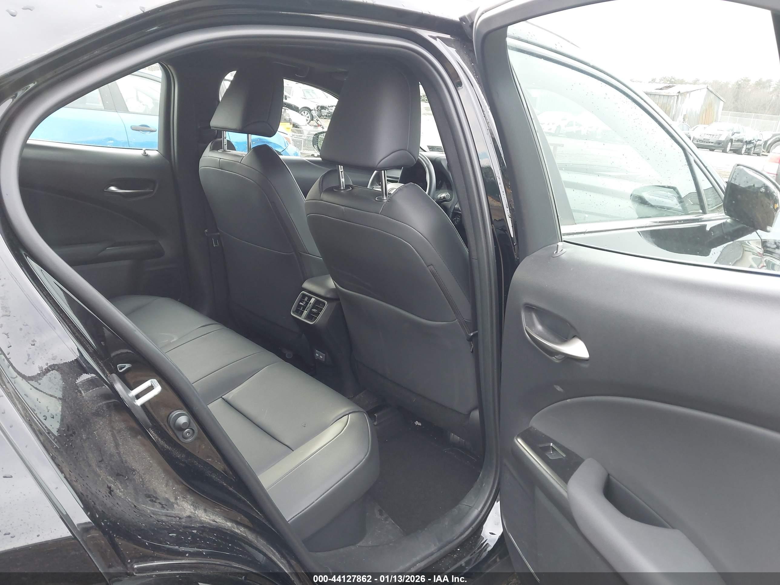 LEXUS UX image 8