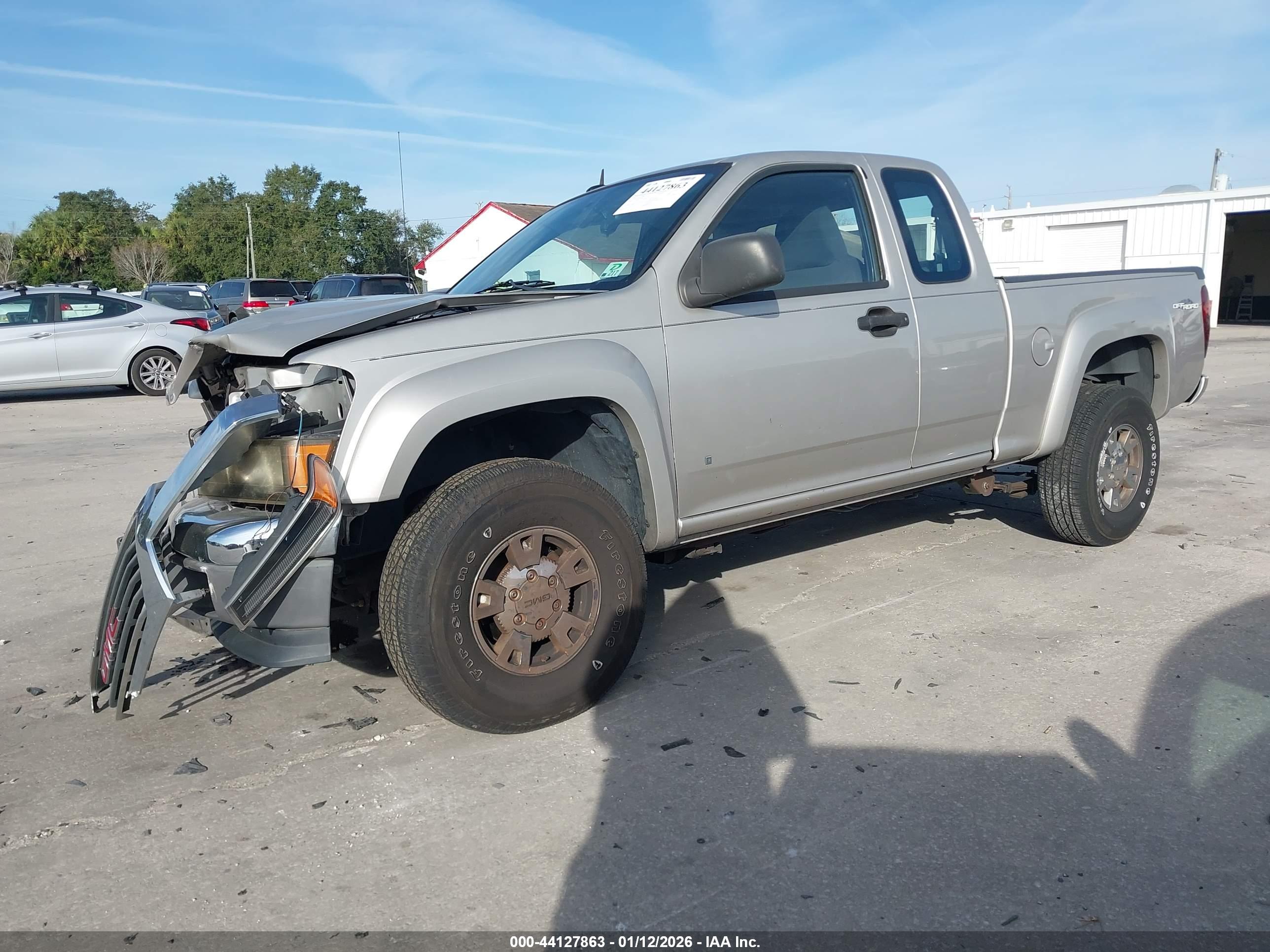GMC CANYON image 2
