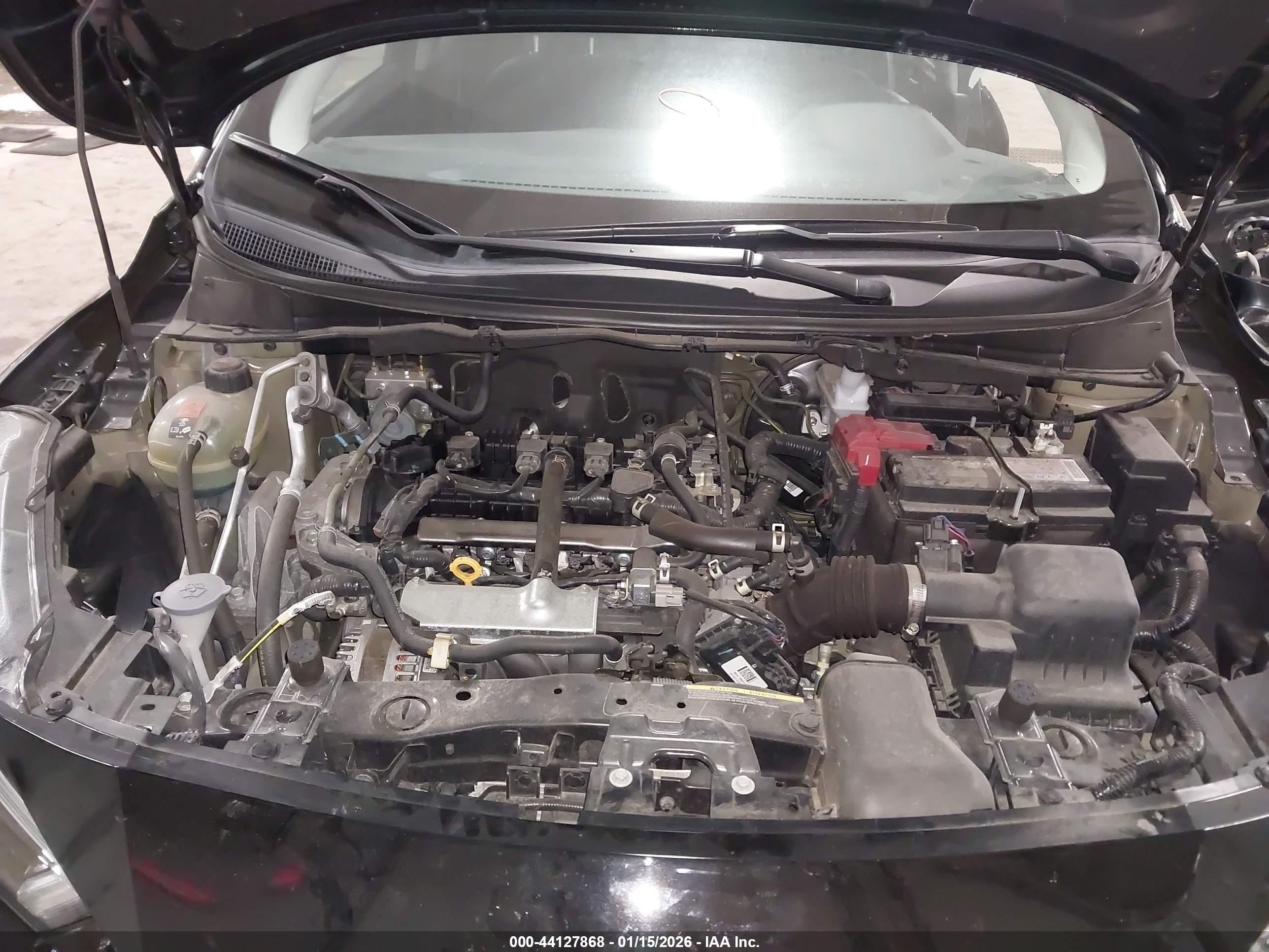 NISSAN VERSA image 10