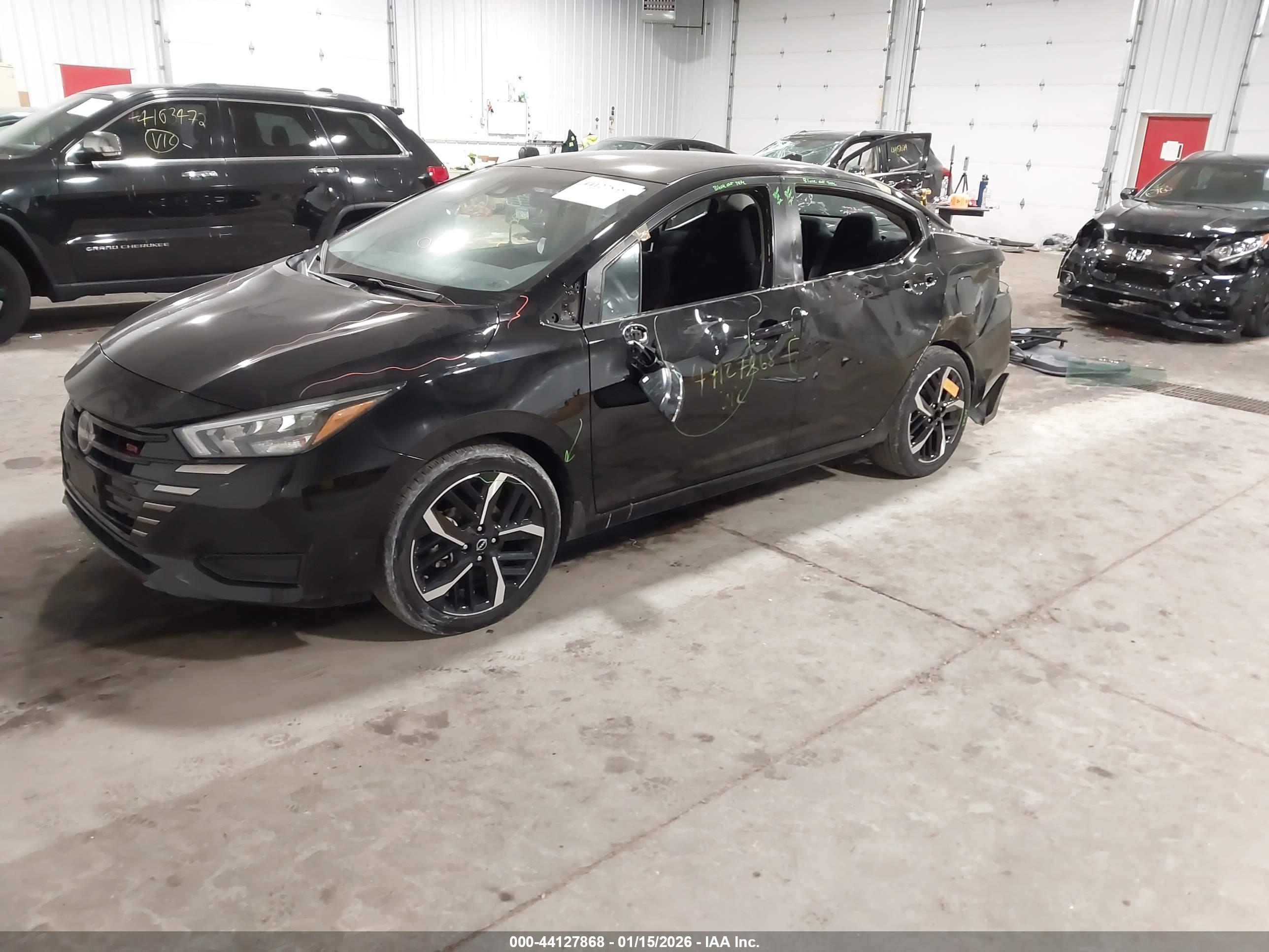 NISSAN VERSA image 2