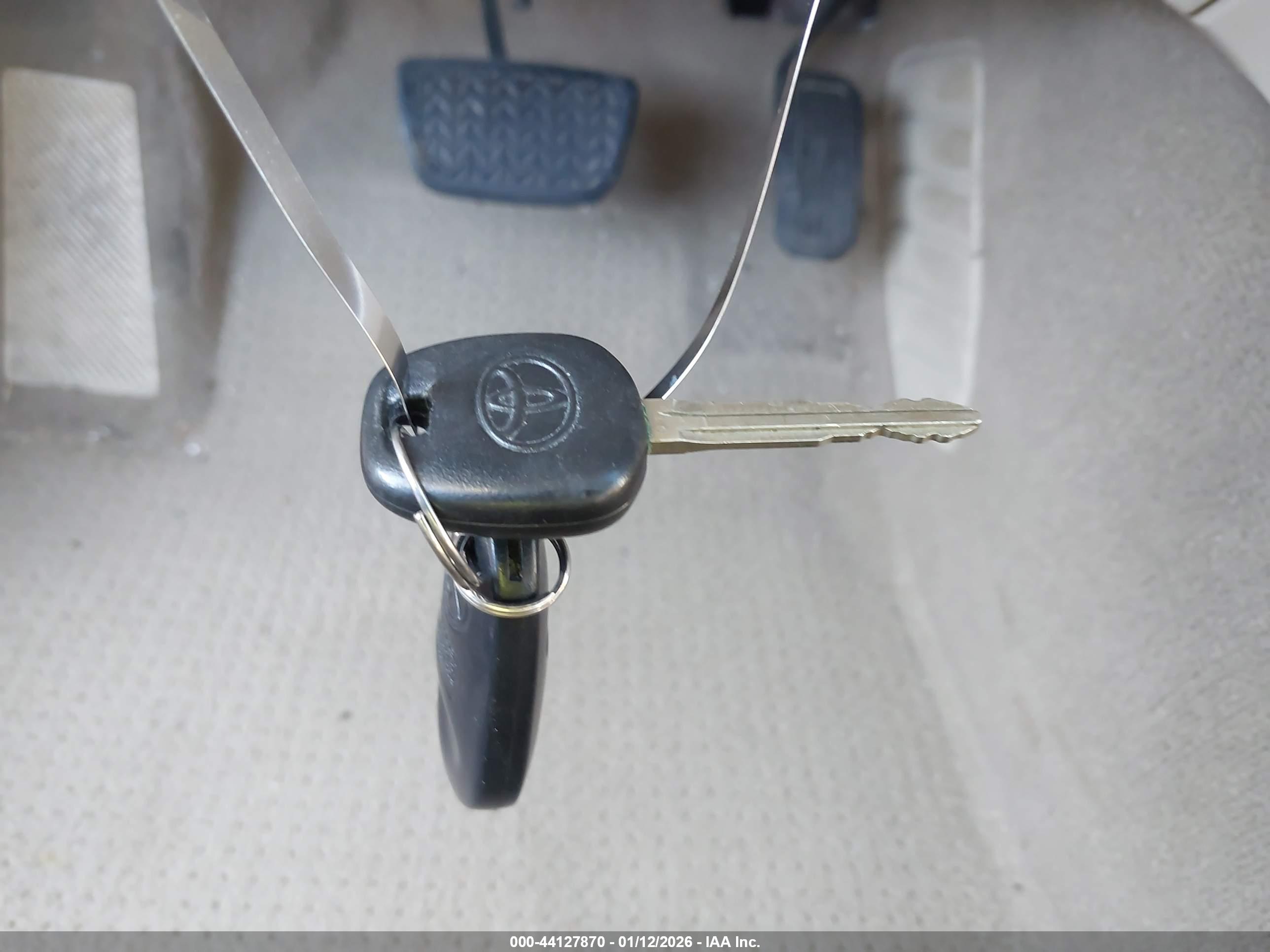 TOYOTA CAMRY image 11