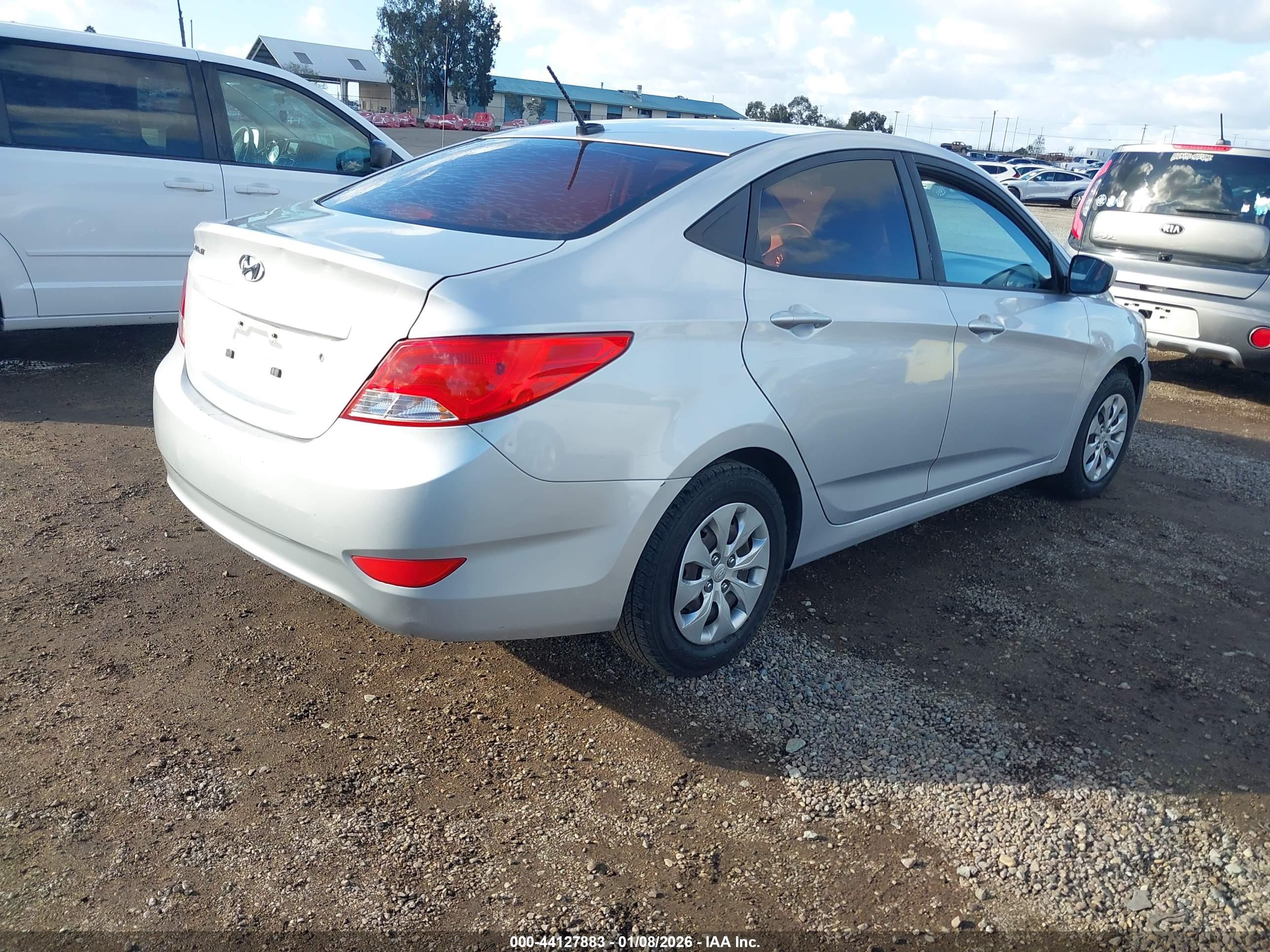 HYUNDAI ACCENT image 4