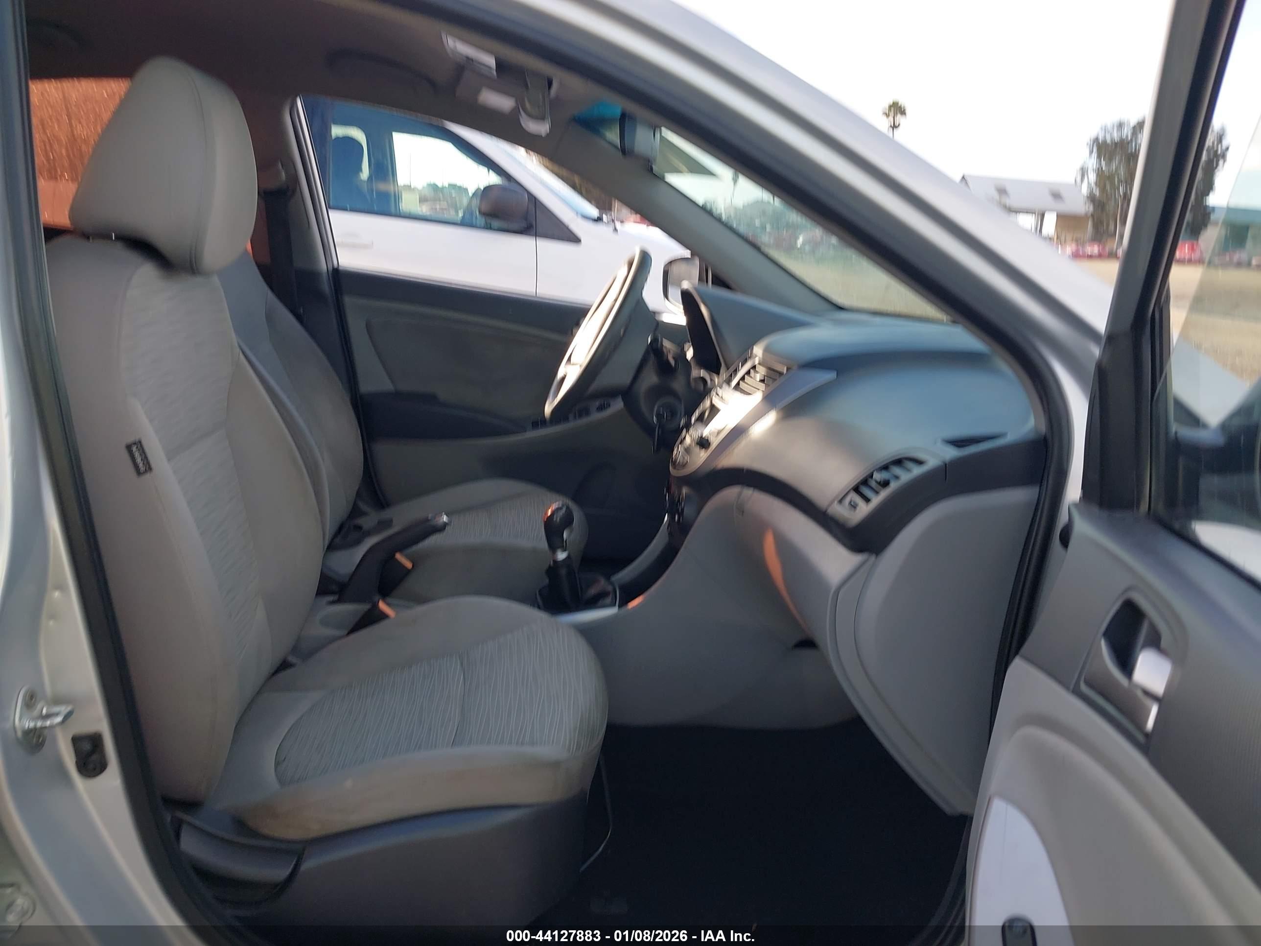 HYUNDAI ACCENT image 5