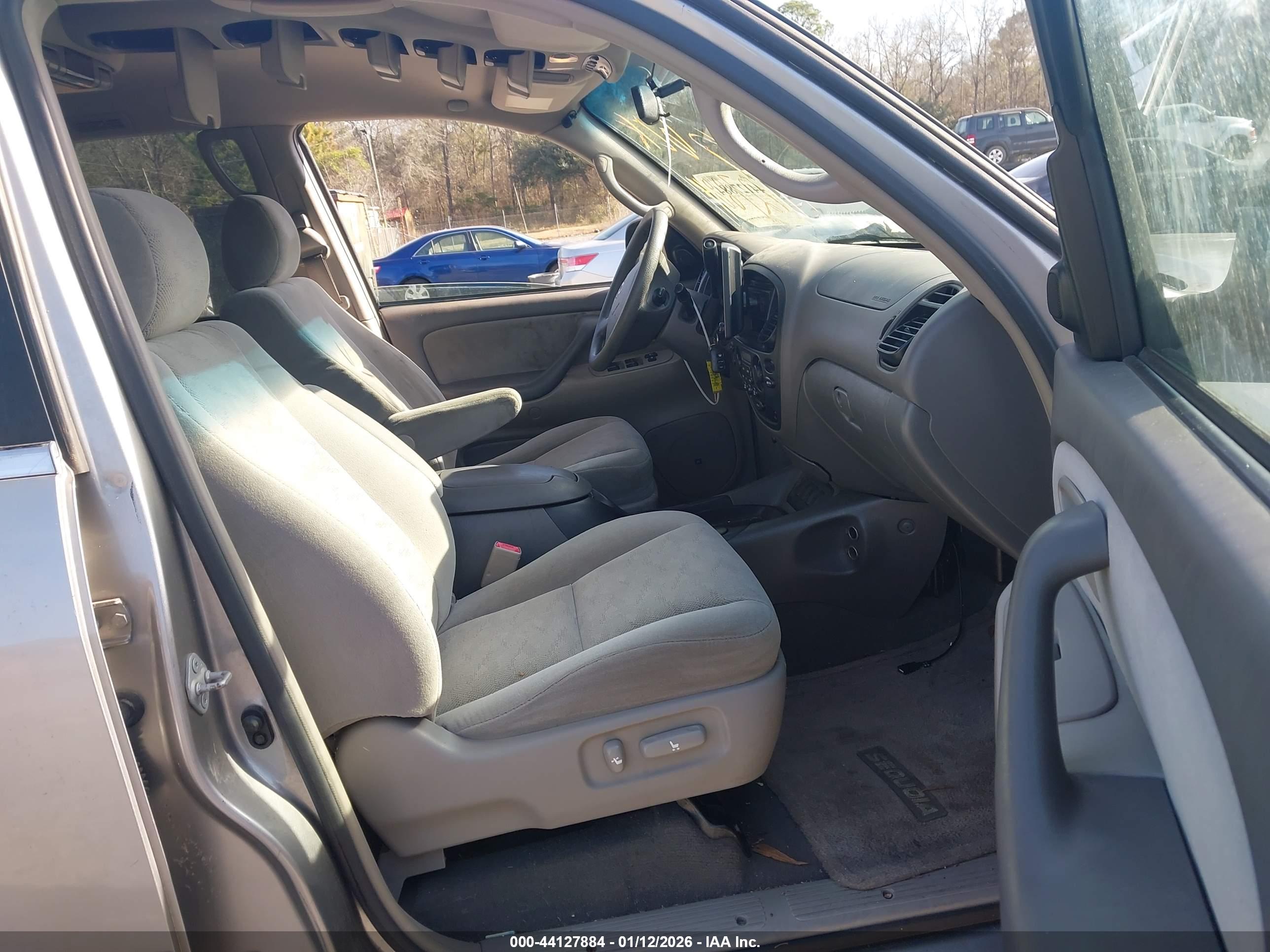 TOYOTA SEQUOIA image 5