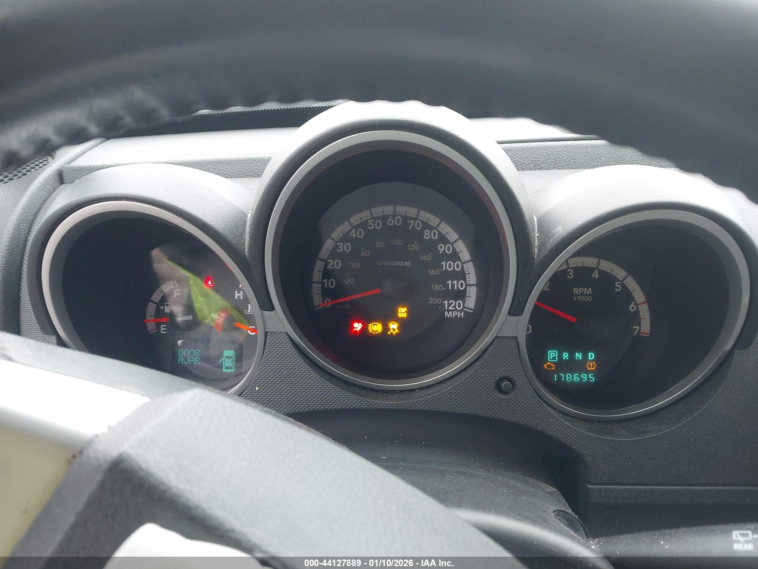 DODGE NITRO image 7