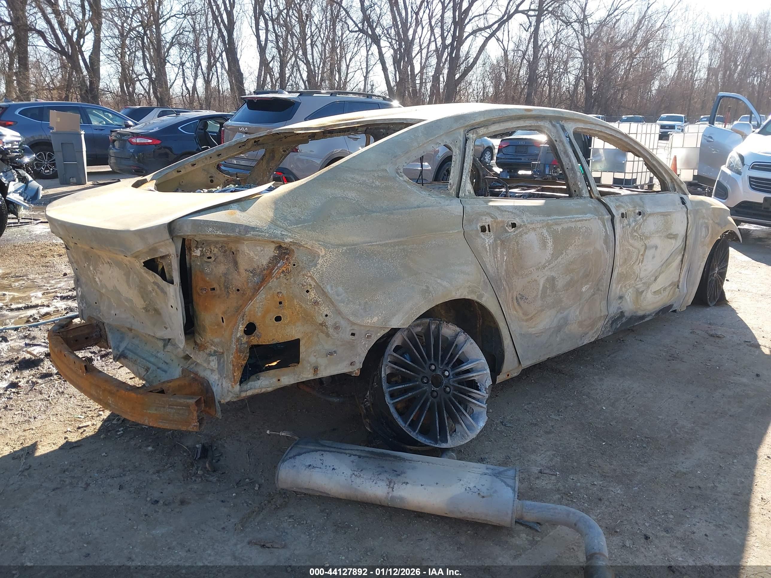 FORD FUSION image 4