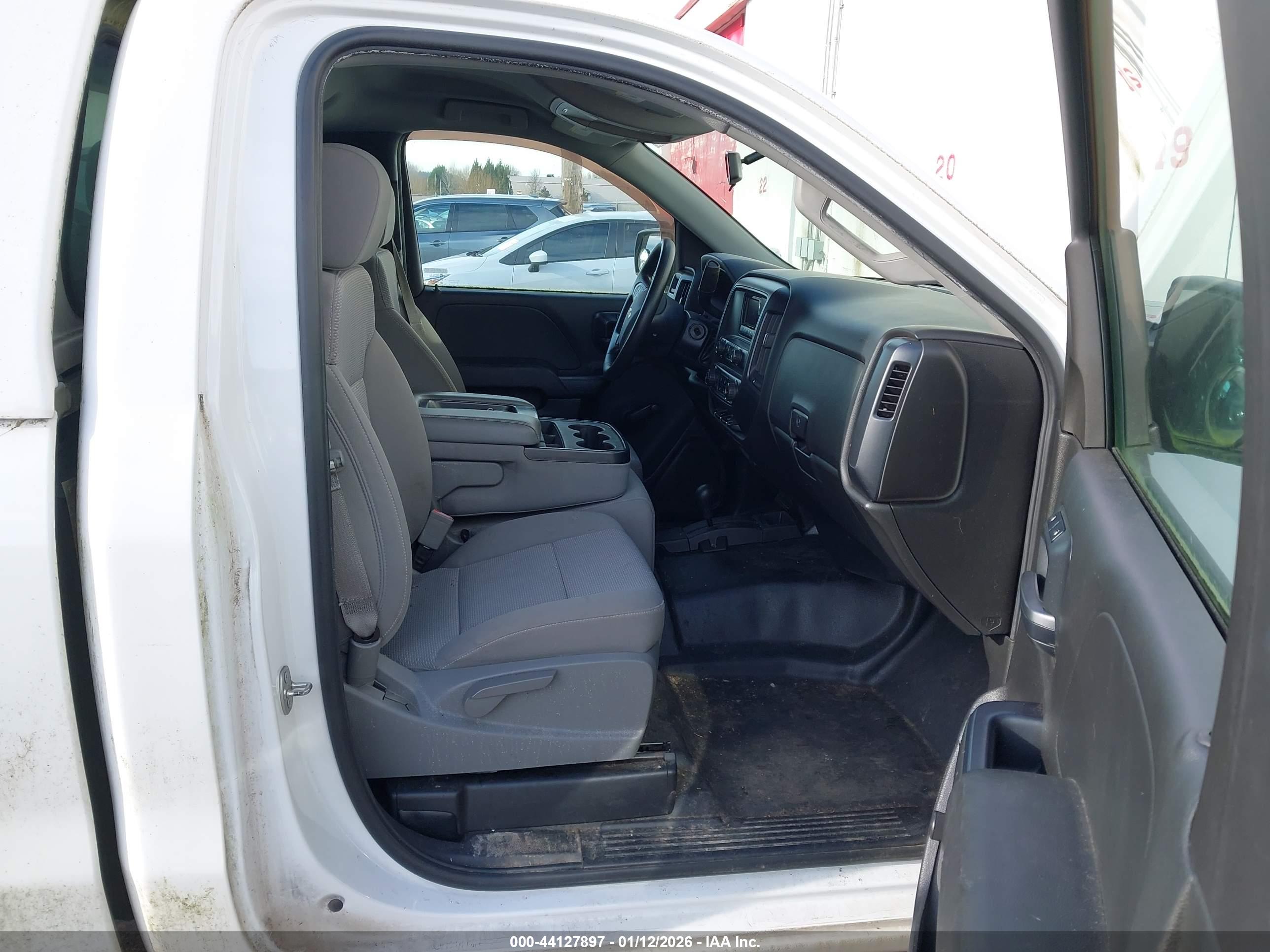 CHEVROLET SILVERADO image 5