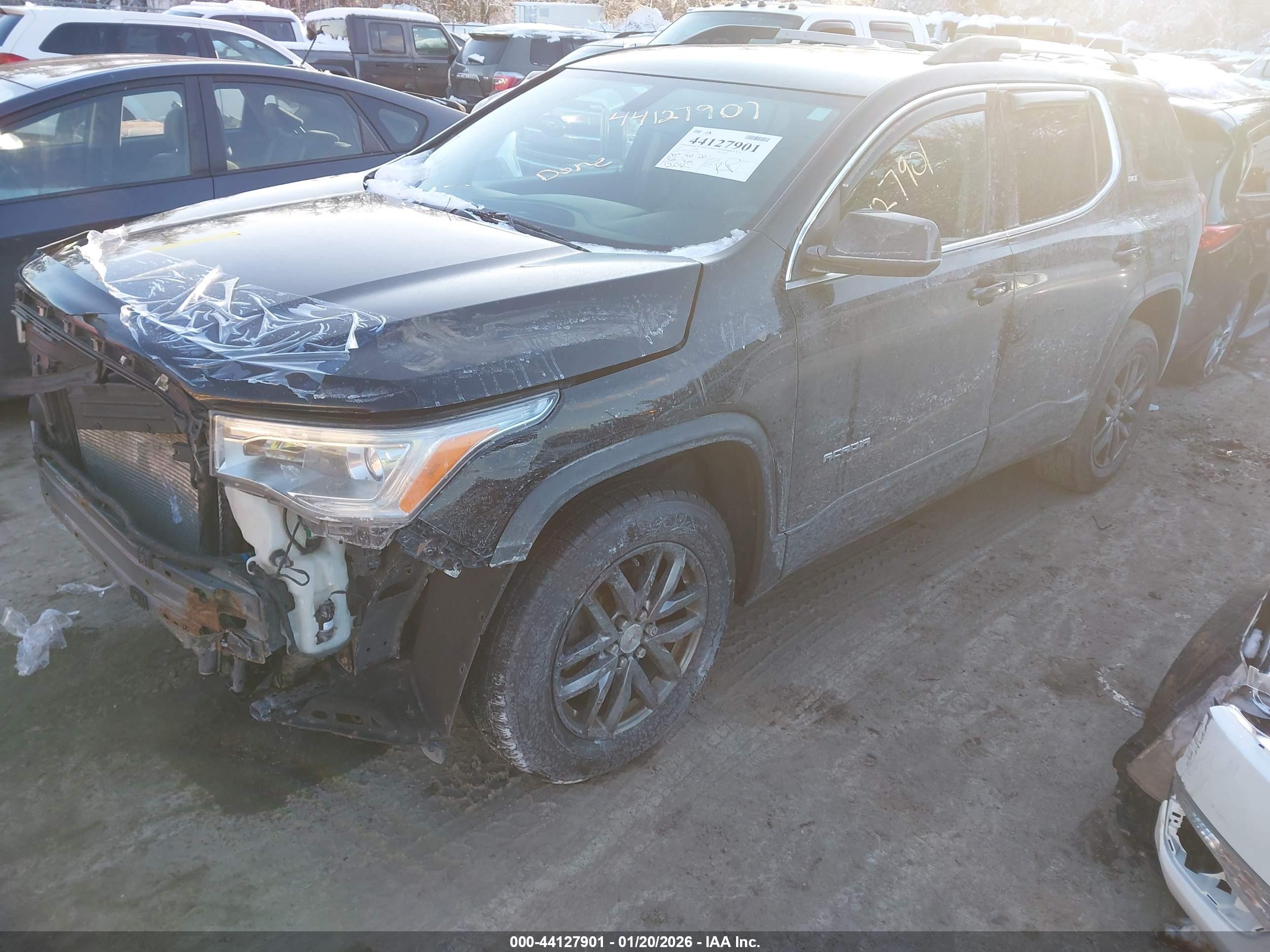 GMC ACADIA image 2
