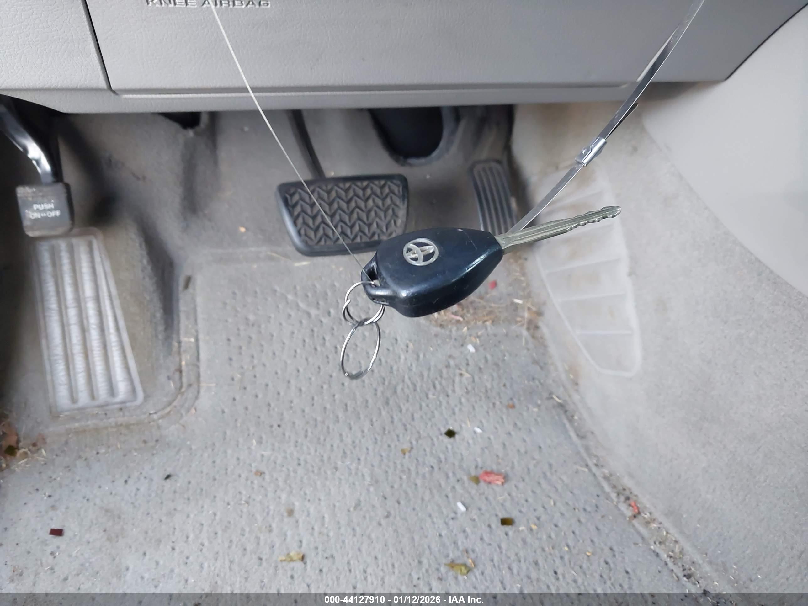 TOYOTA CAMRY image 11