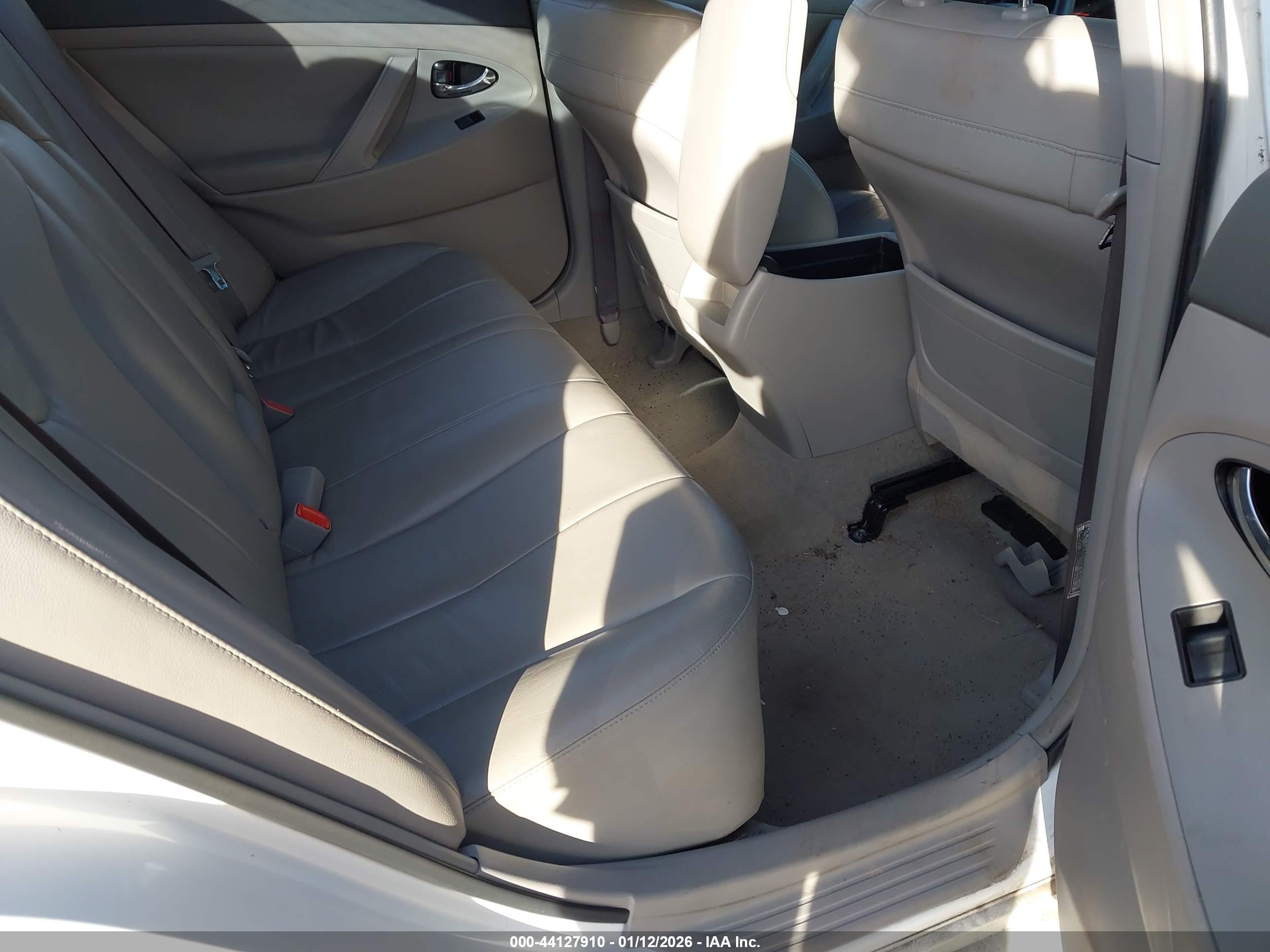 TOYOTA CAMRY image 8