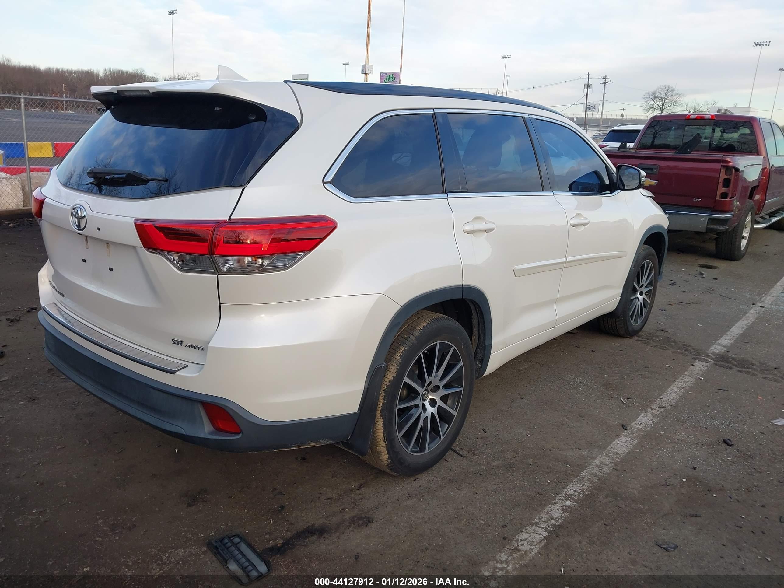TOYOTA HIGHLANDER image 4
