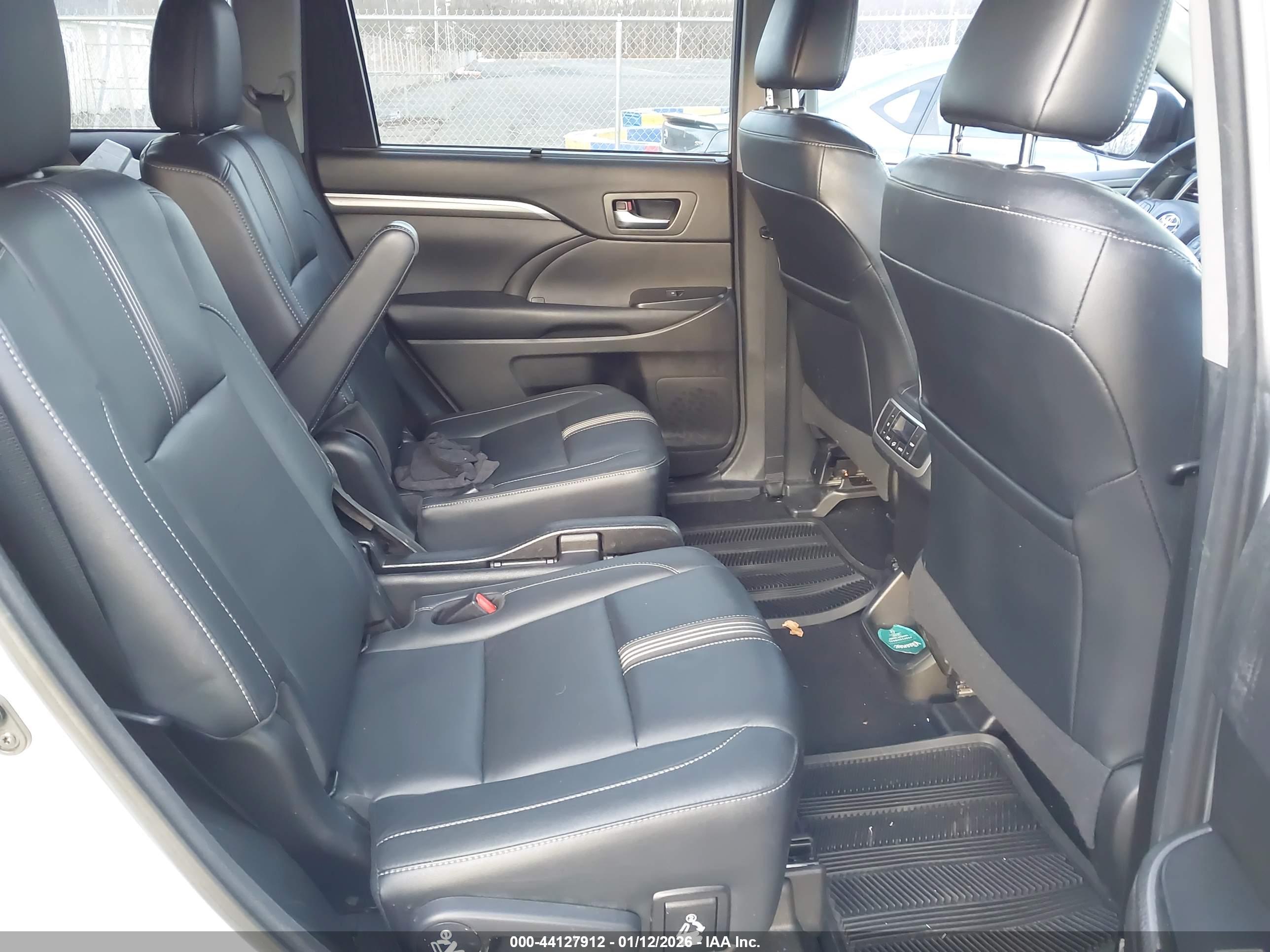 TOYOTA HIGHLANDER image 8