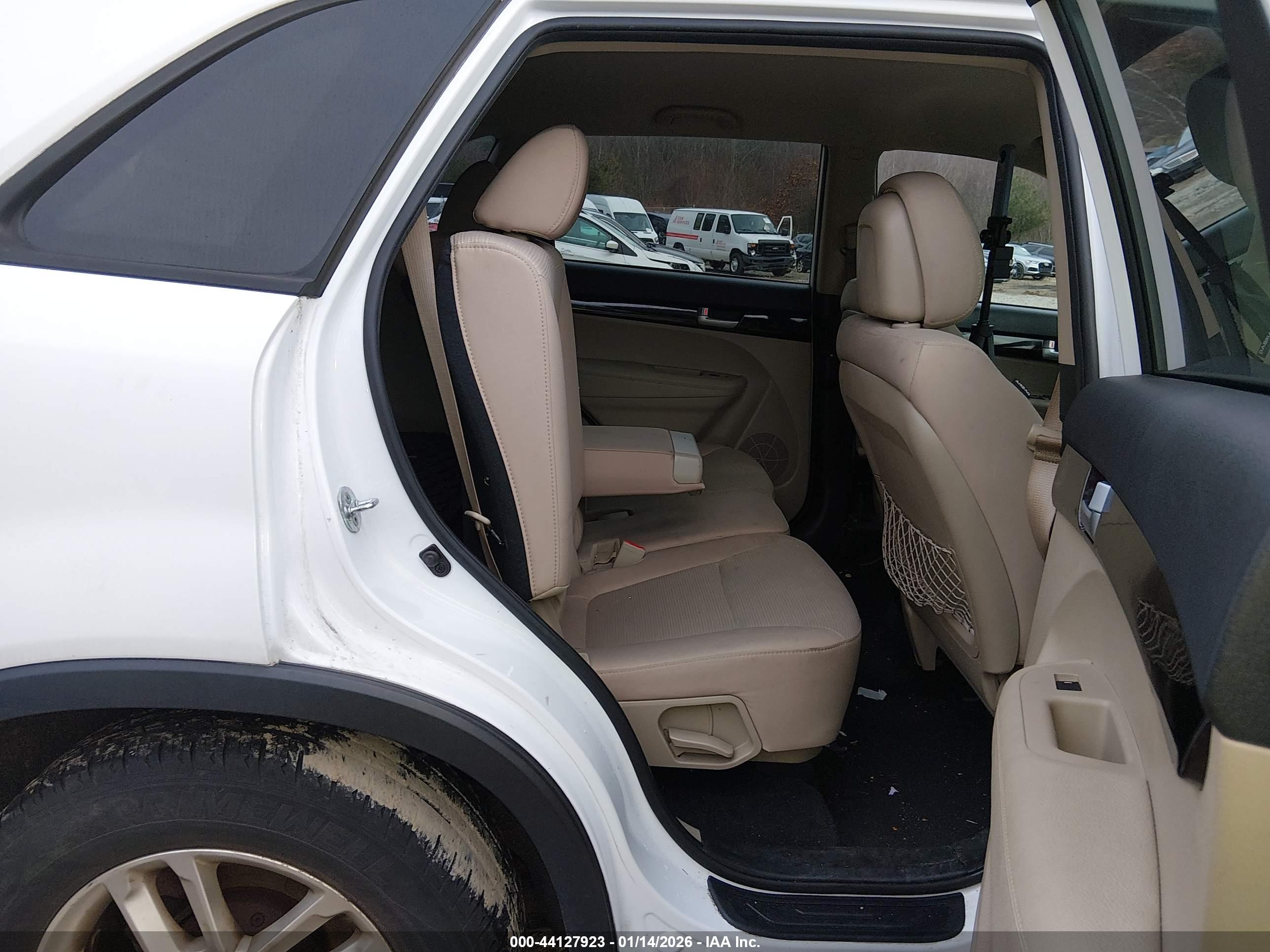 KIA SORENTO image 8