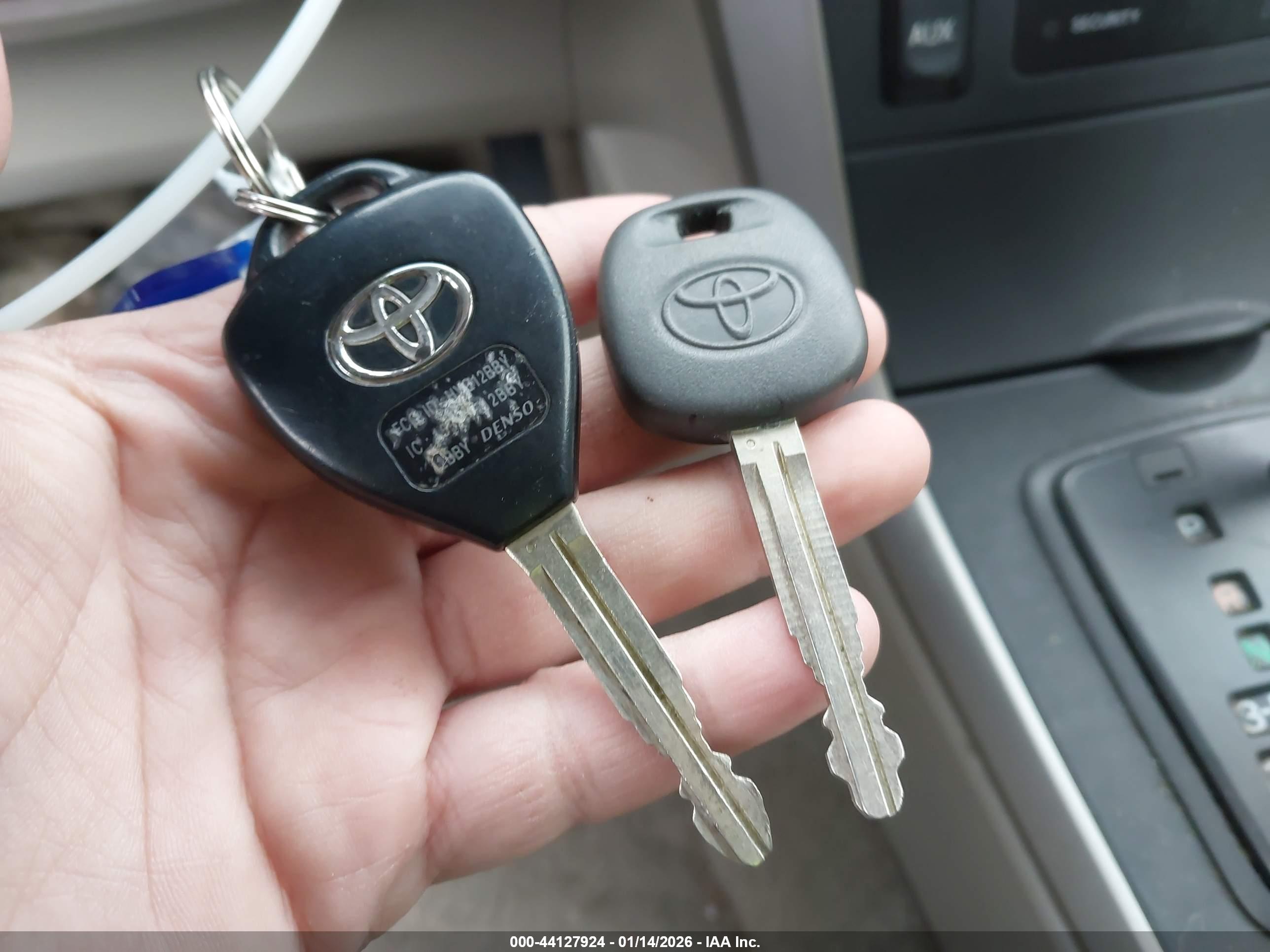 TOYOTA COROLLA image 11