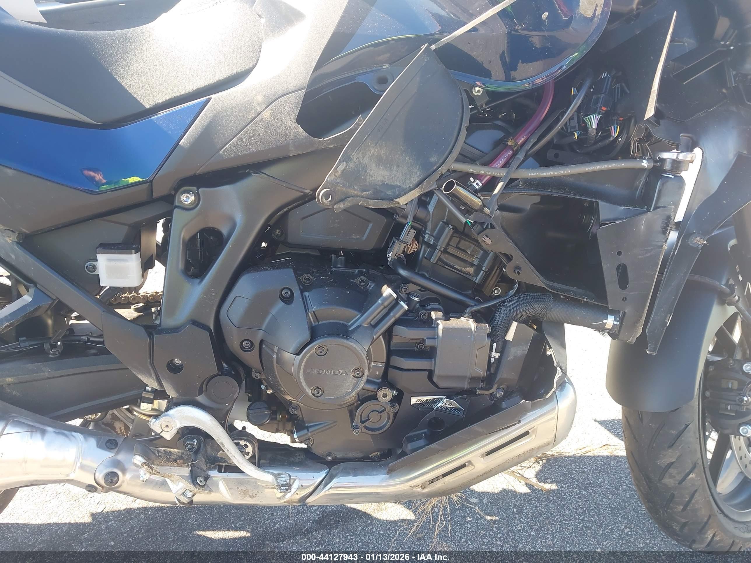 HONDA NT1100 image 8
