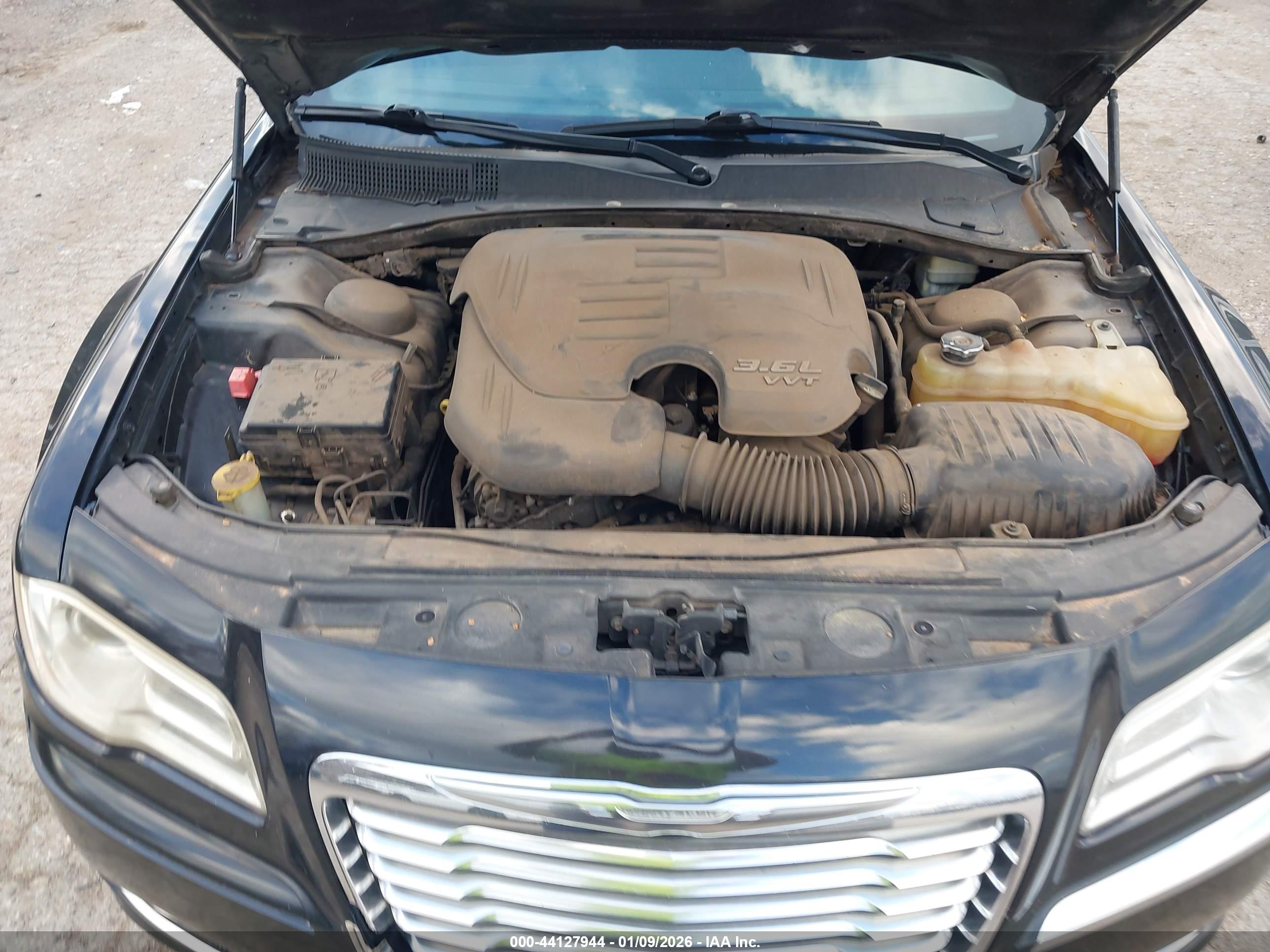 CHRYSLER 300 image 10