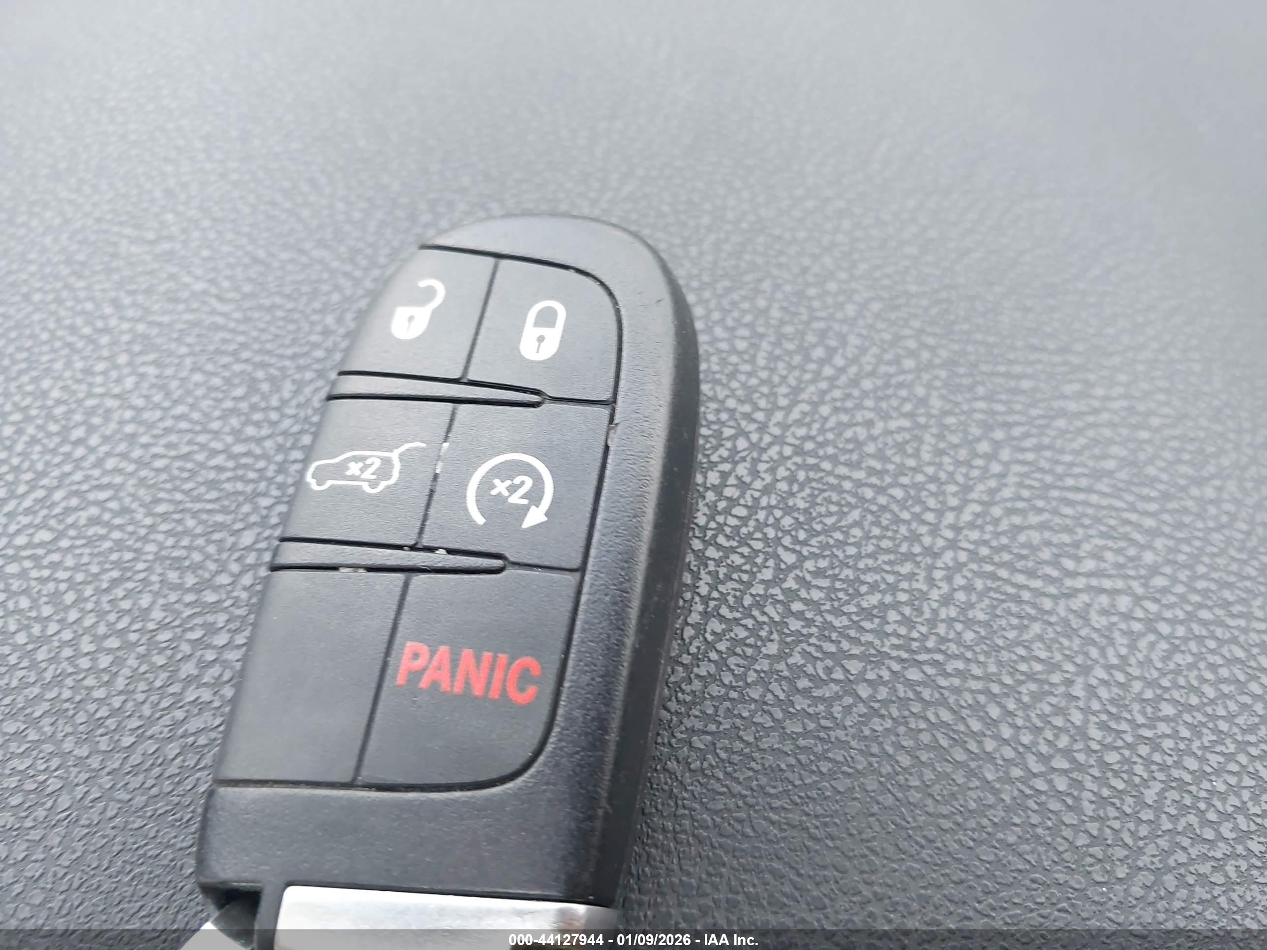 CHRYSLER 300 image 11