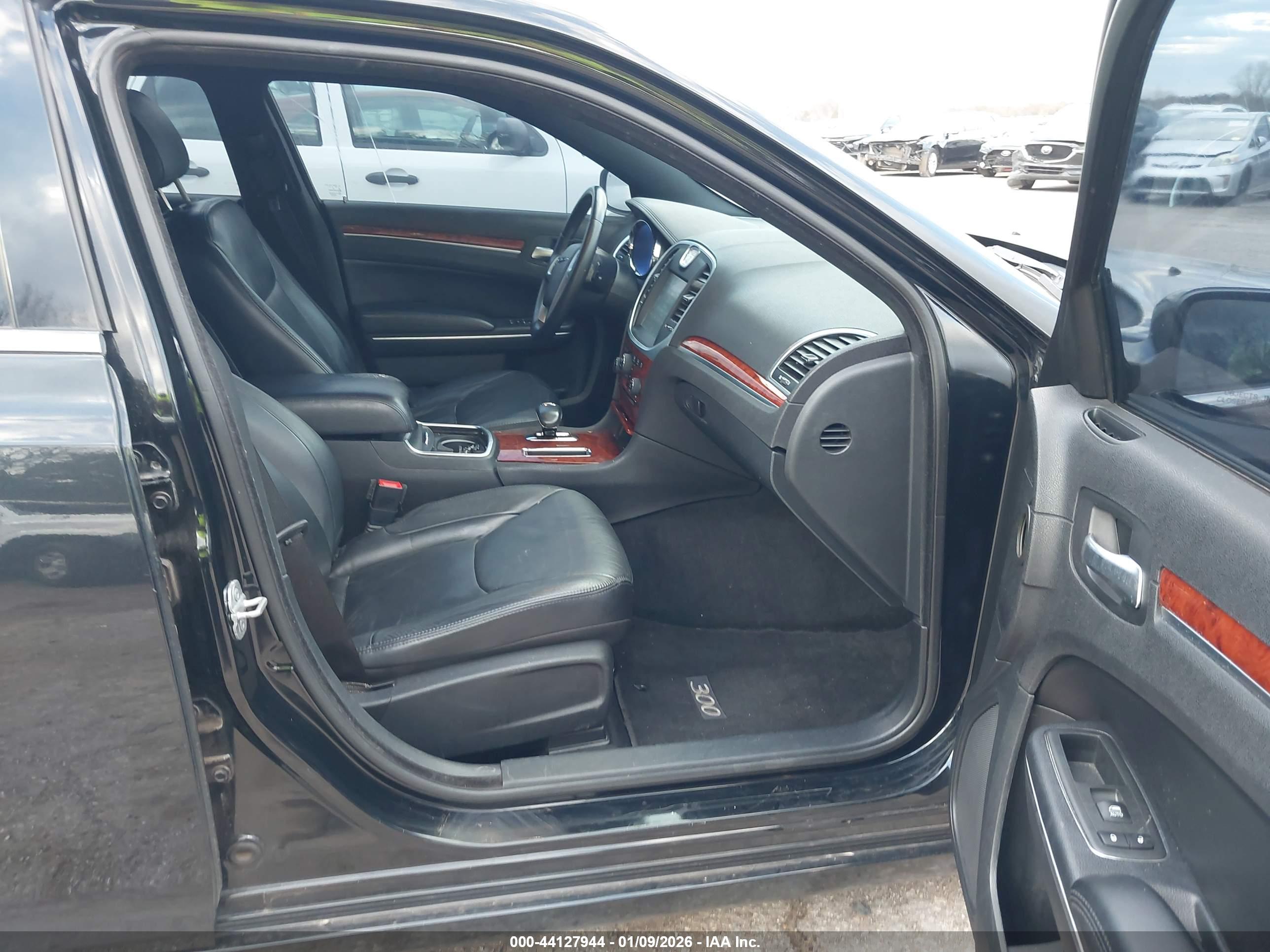 CHRYSLER 300 image 5