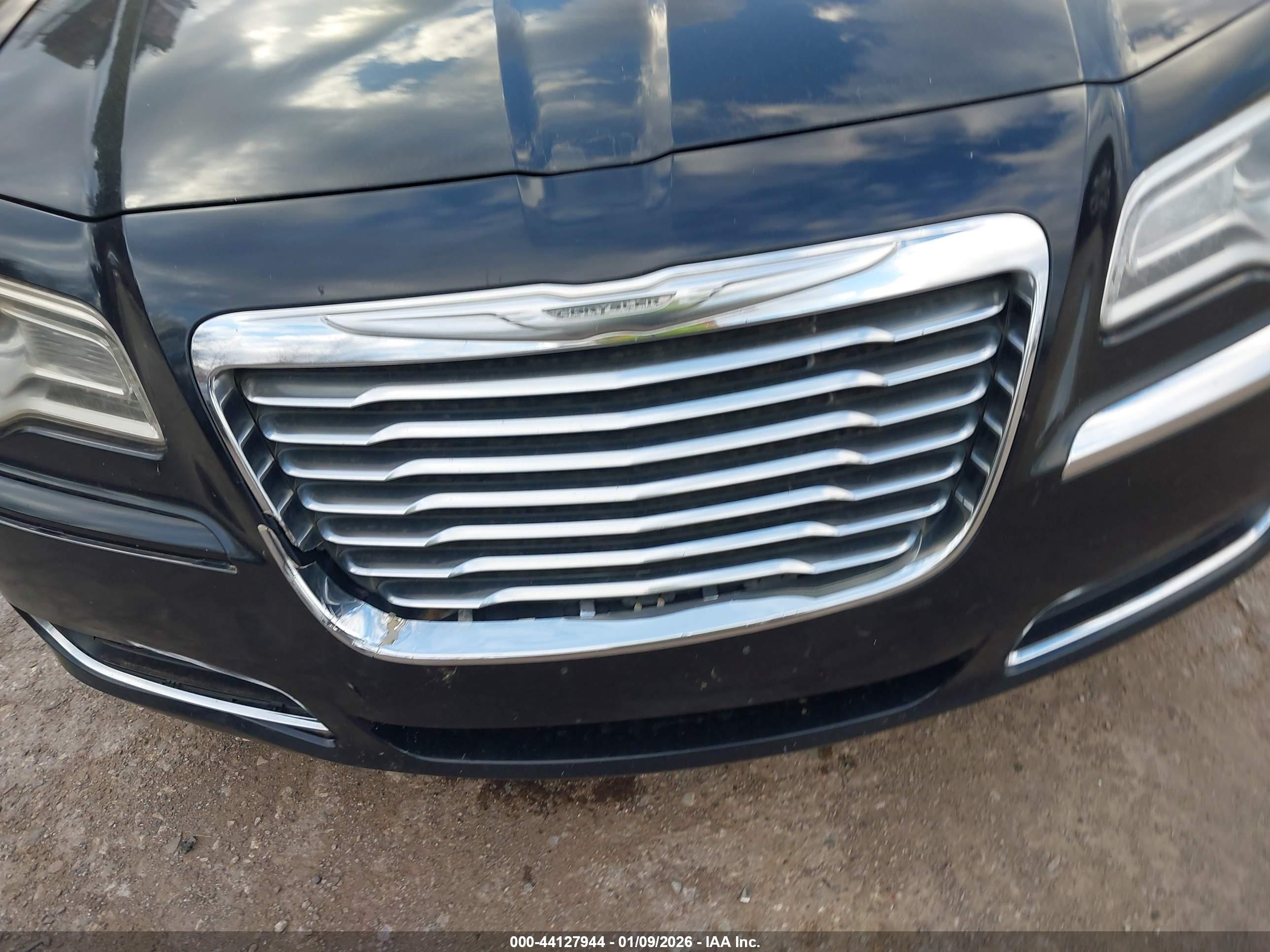 CHRYSLER 300 image 6