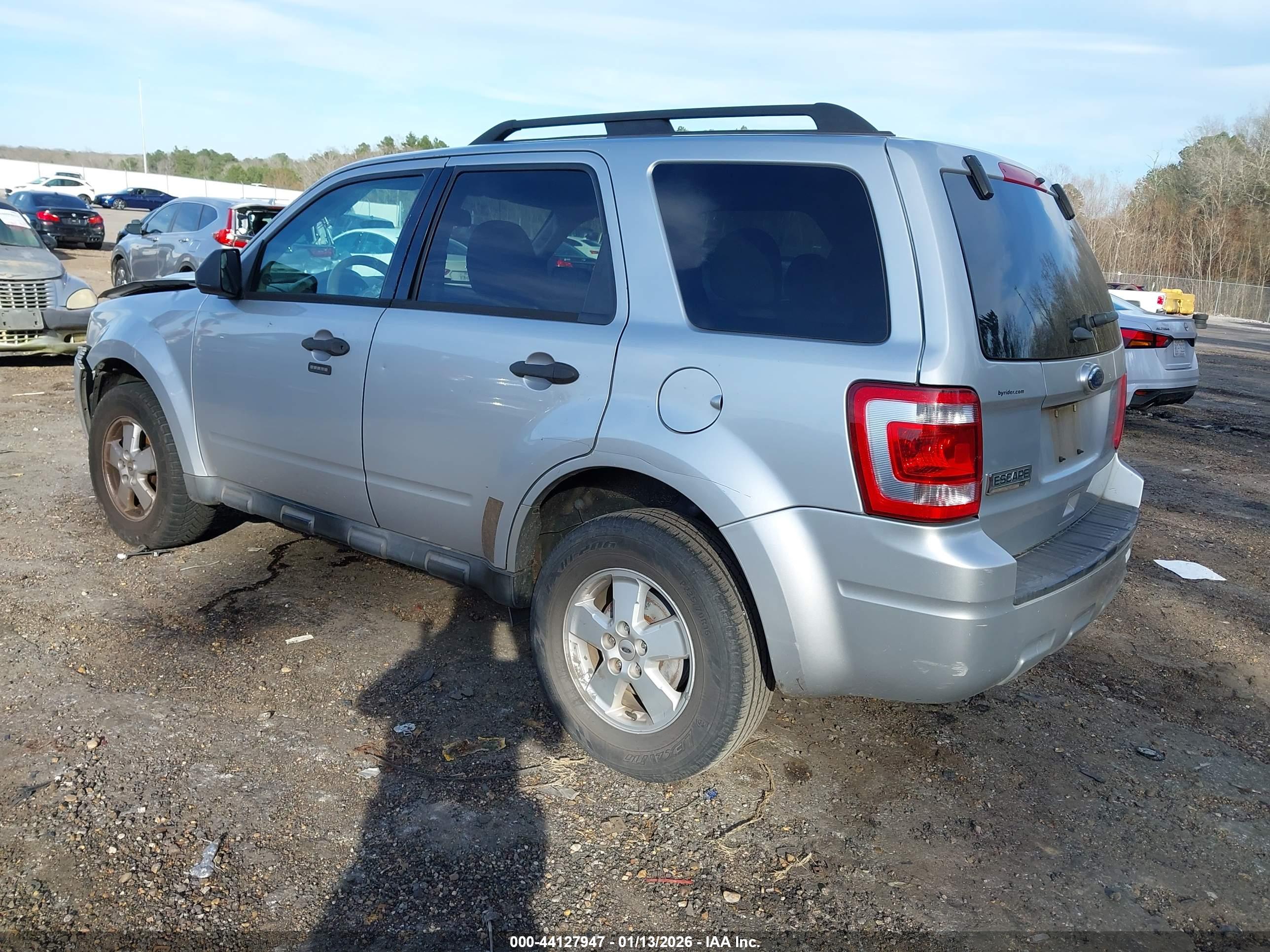 FORD ESCAPE image 3