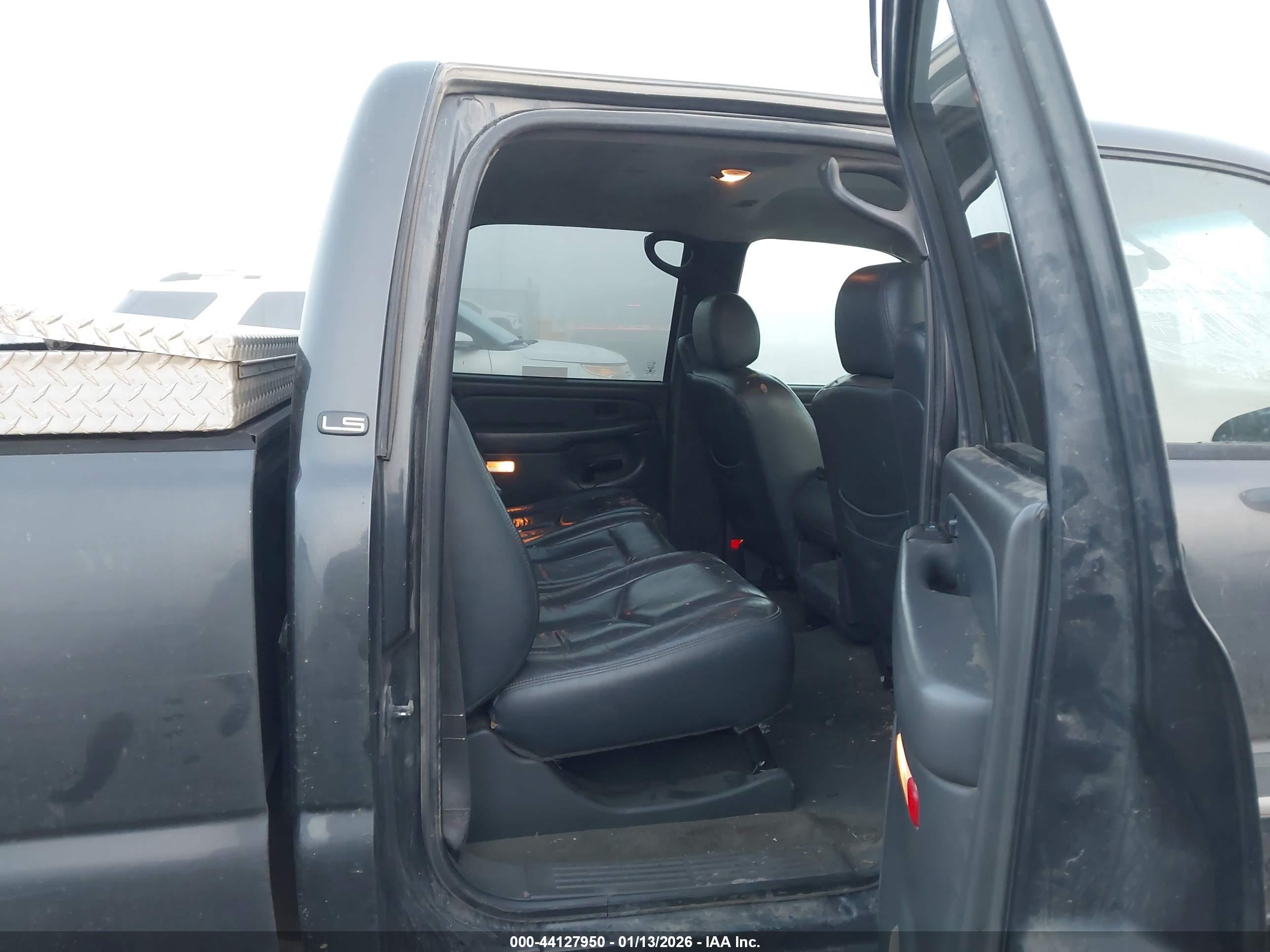 CHEVROLET SILVERADO image 8