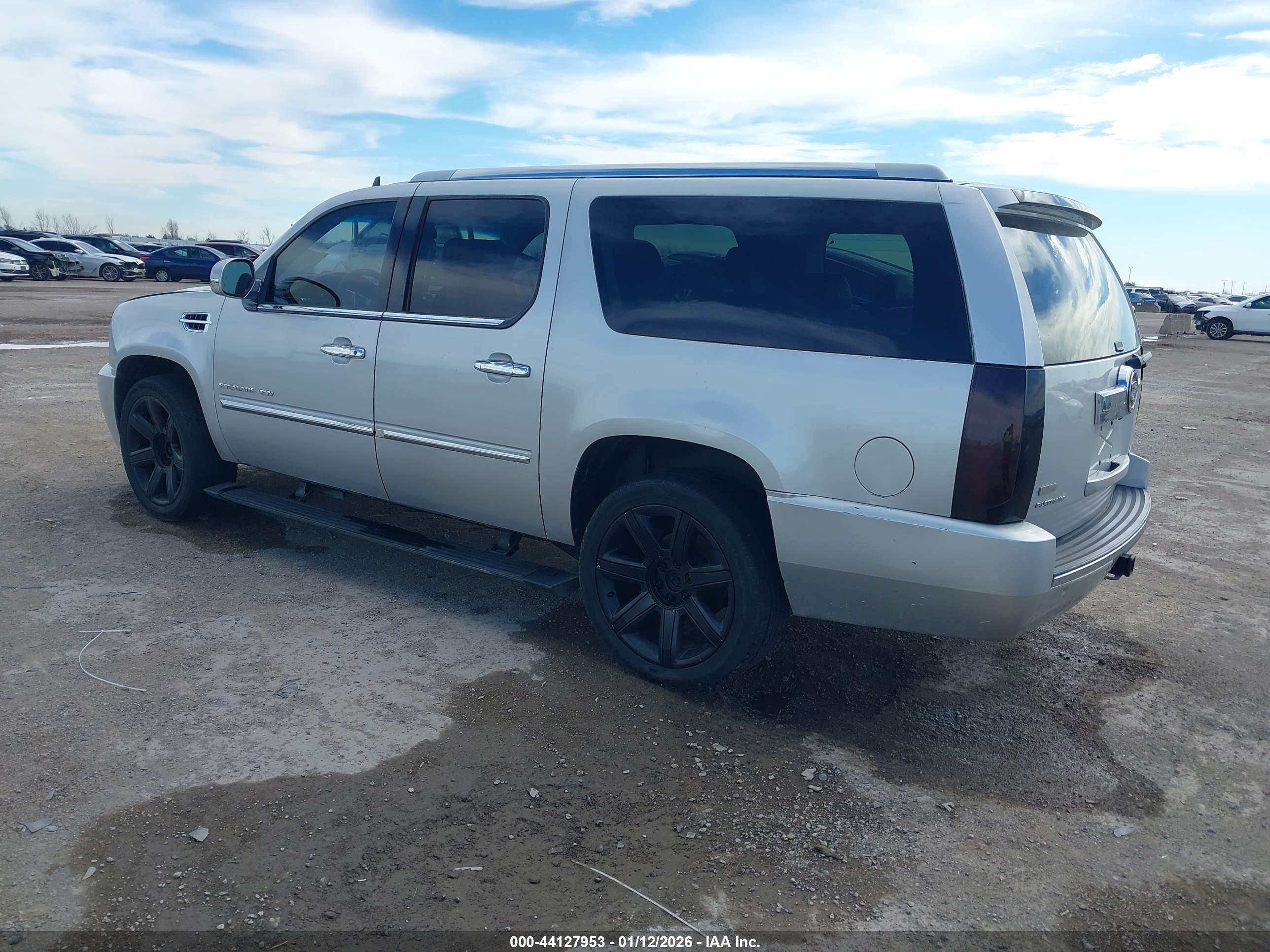 CADILLAC ESCALADE image 3