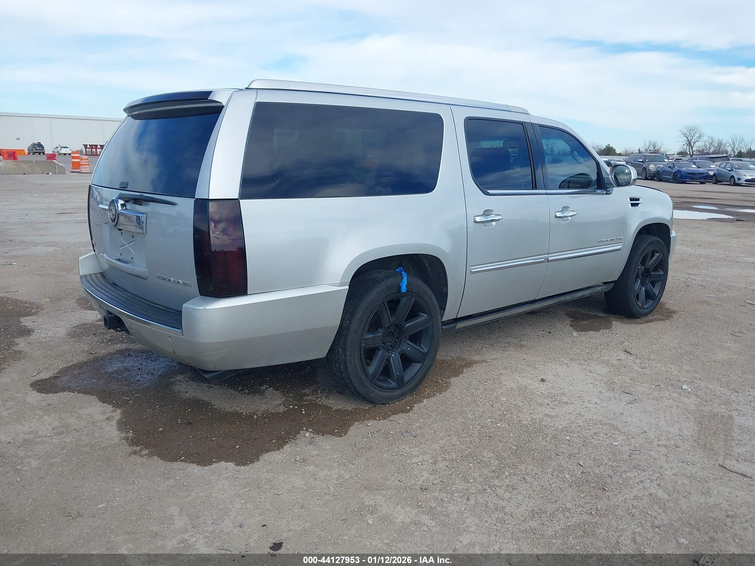CADILLAC ESCALADE image 4