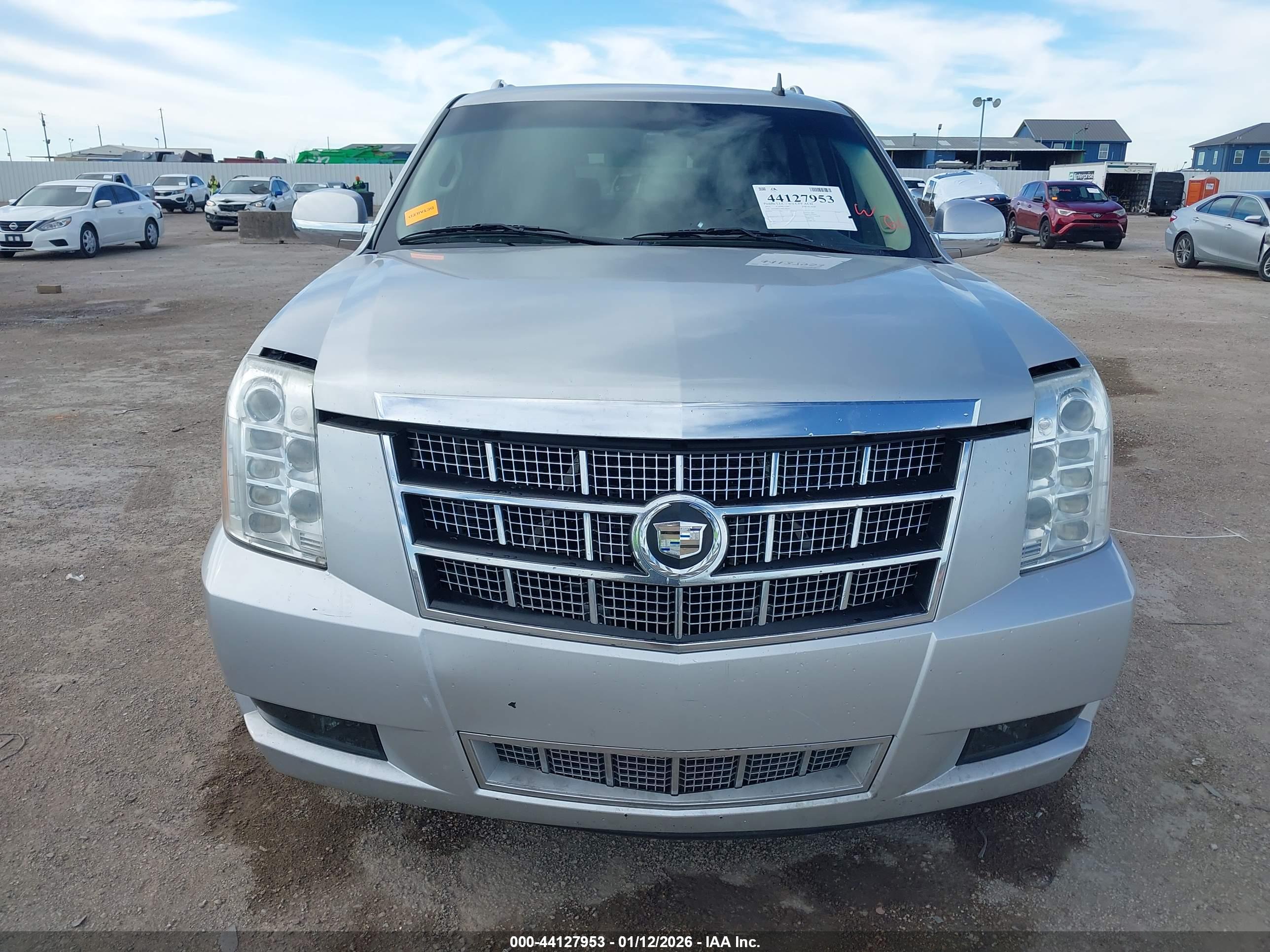 CADILLAC ESCALADE image 6