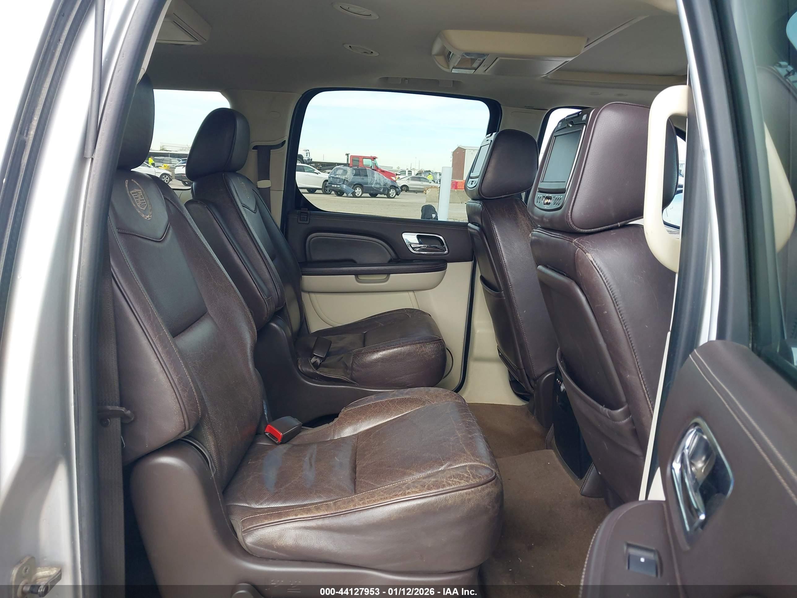 CADILLAC ESCALADE image 8