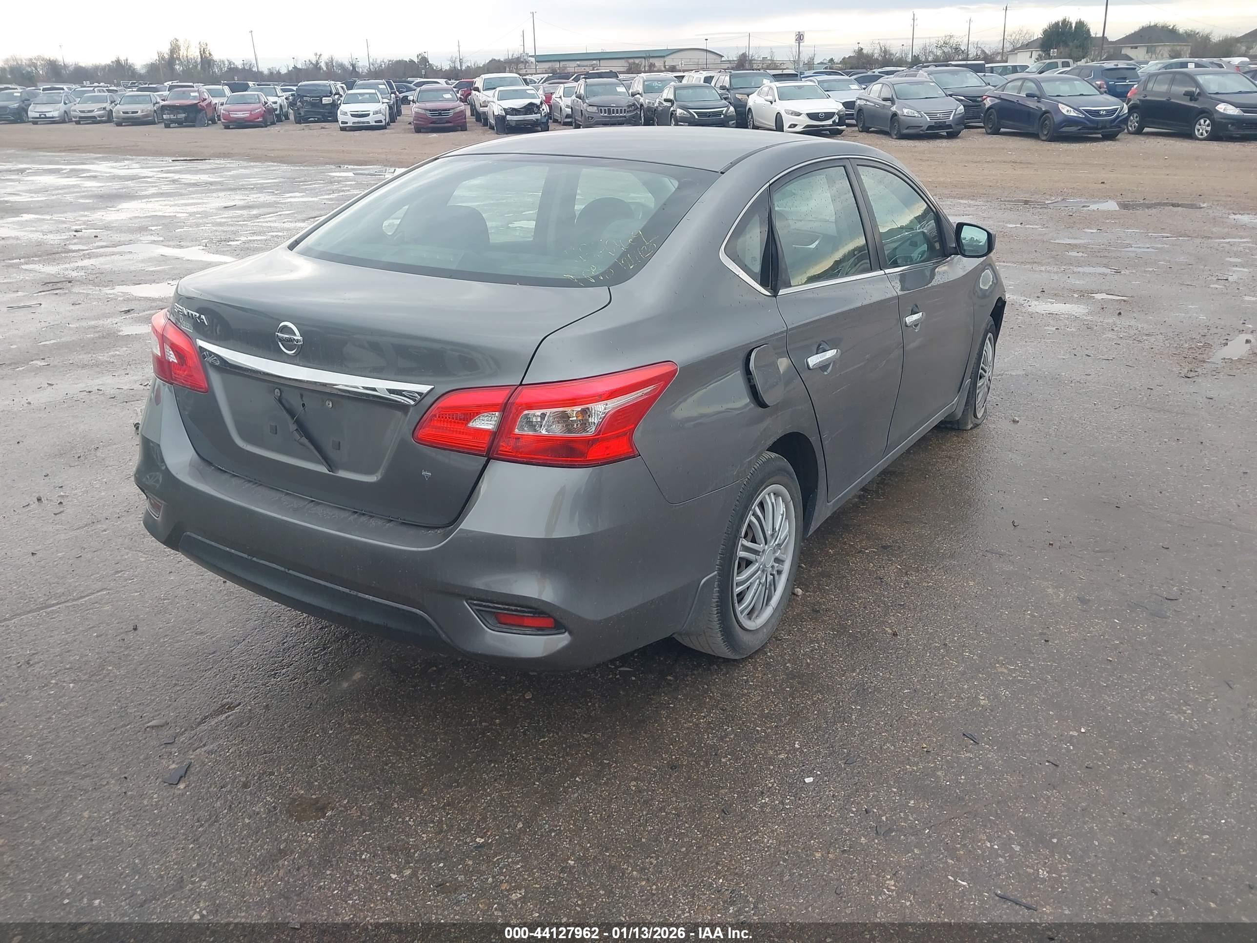 NISSAN SENTRA image 4