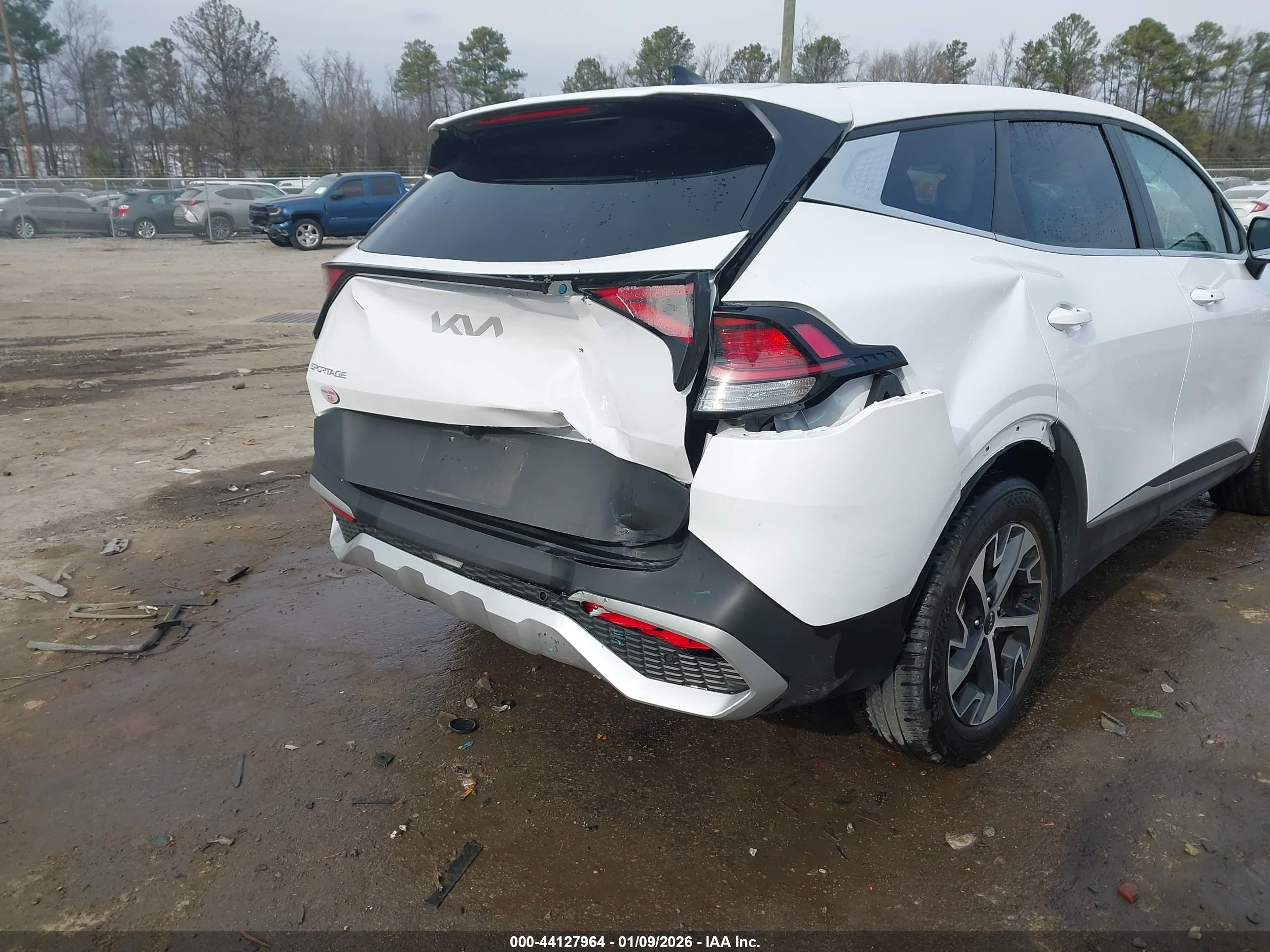 KIA SPORTAGE image 6
