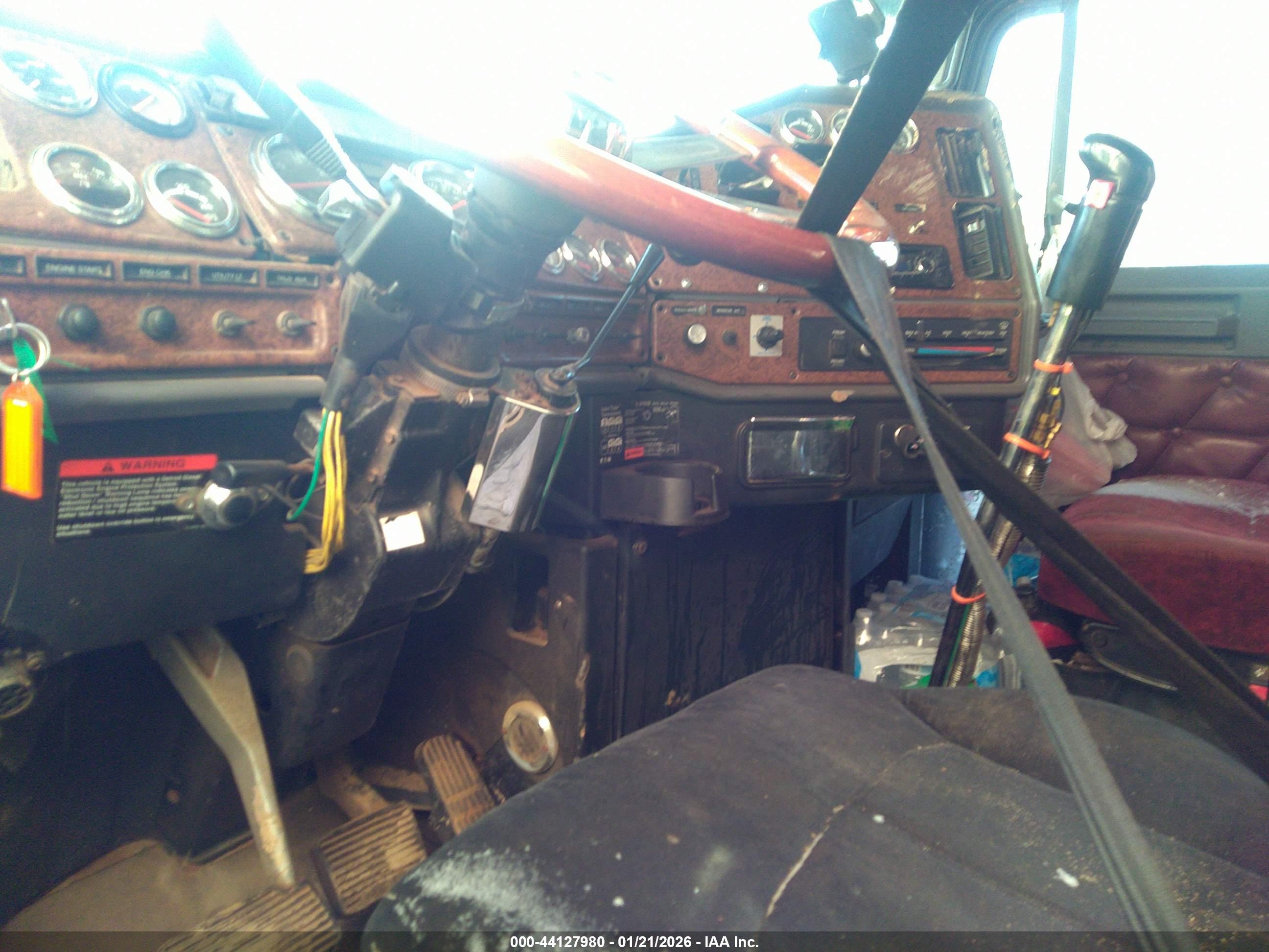 FREIGHTLINER CONVENTIONAL image 5