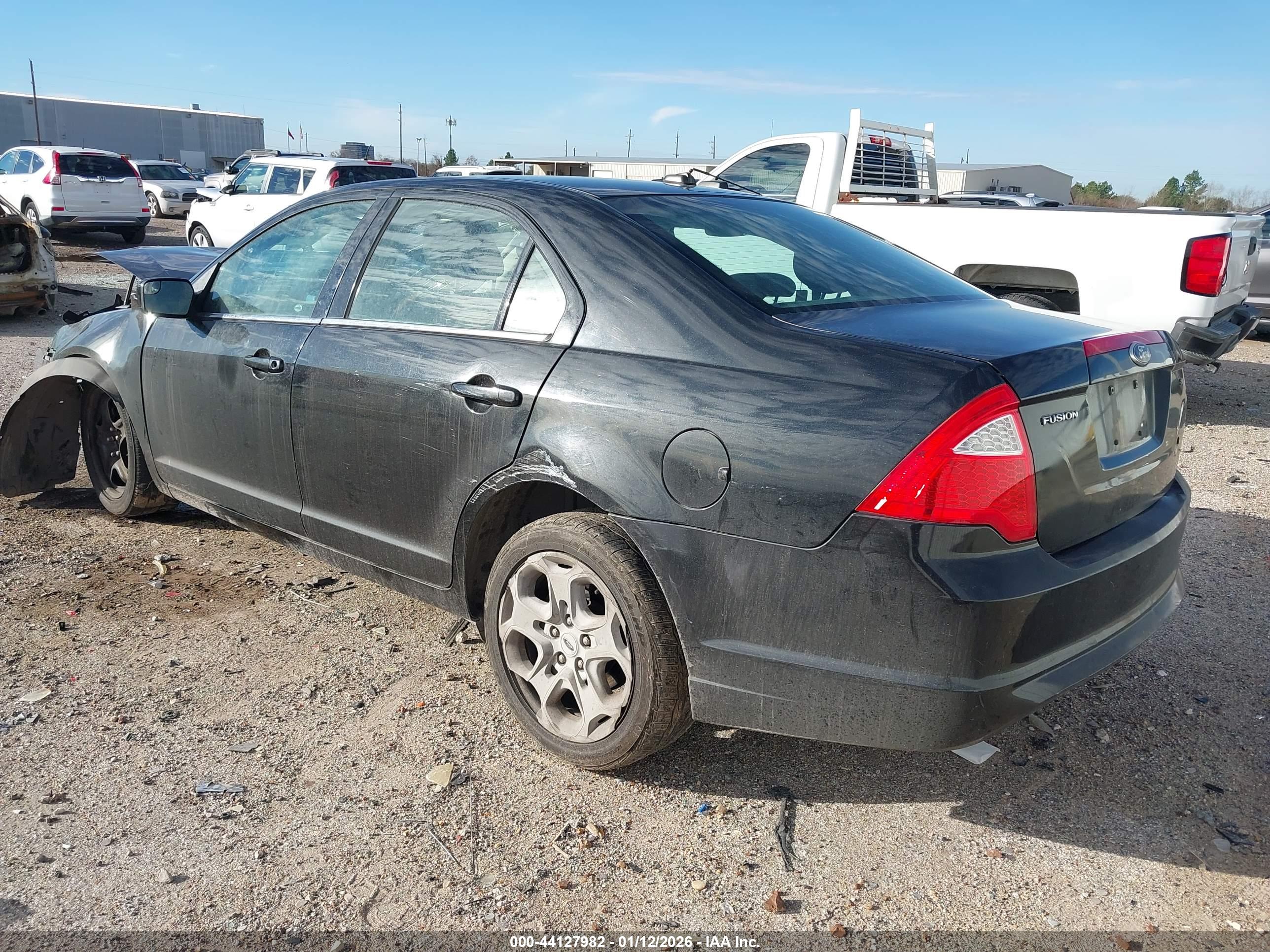 FORD FUSION image 3