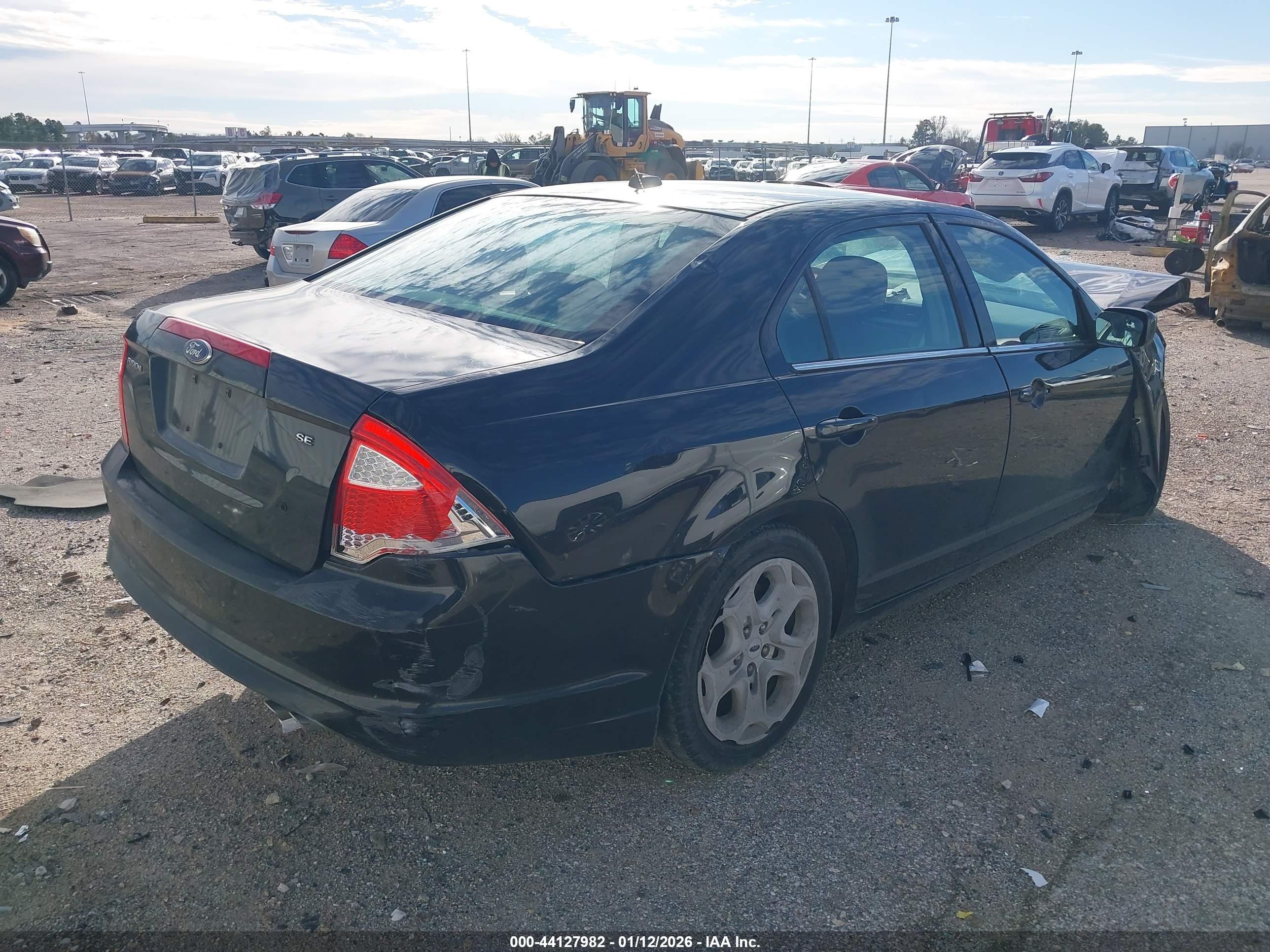 FORD FUSION image 4