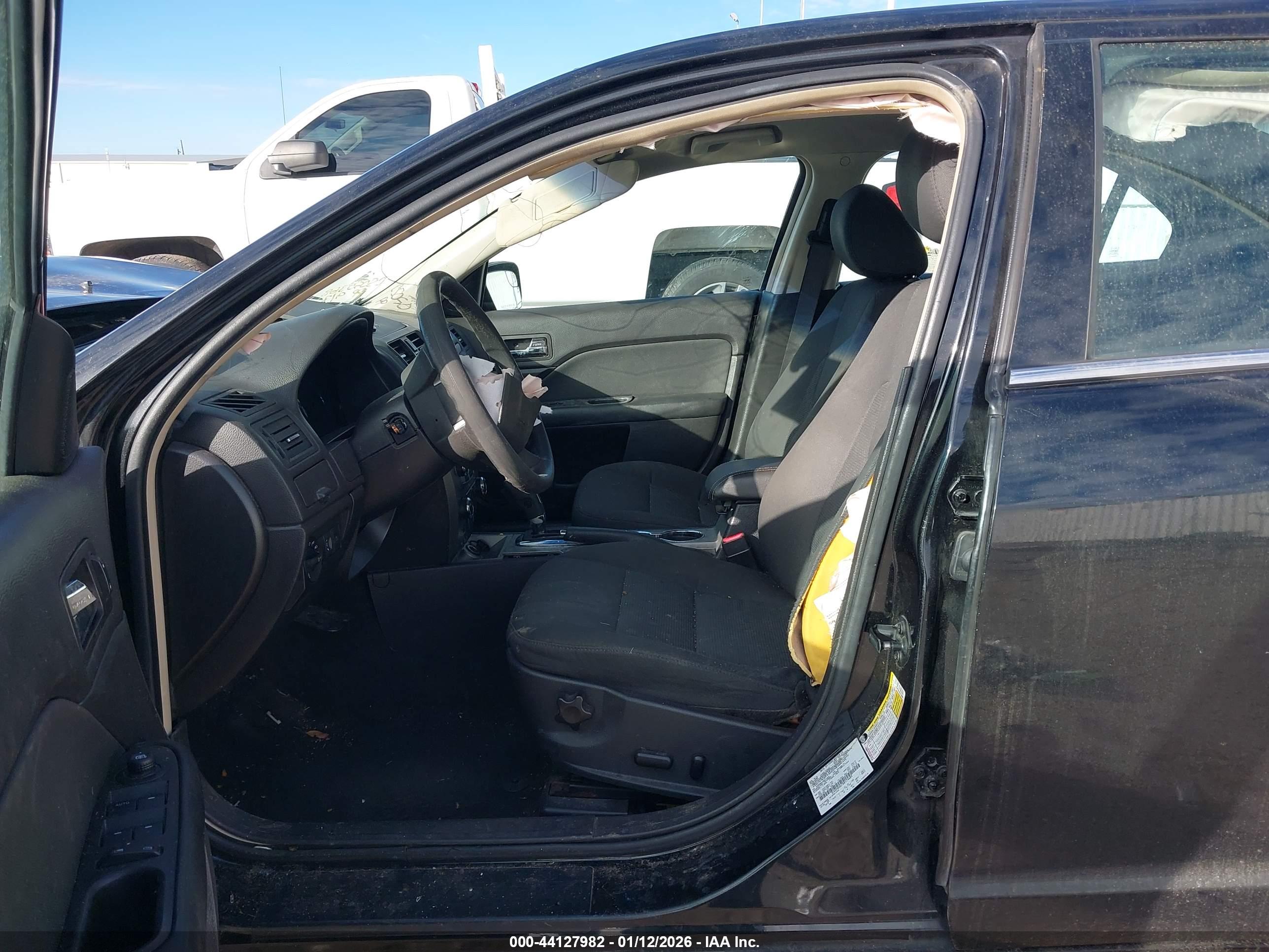FORD FUSION image 5