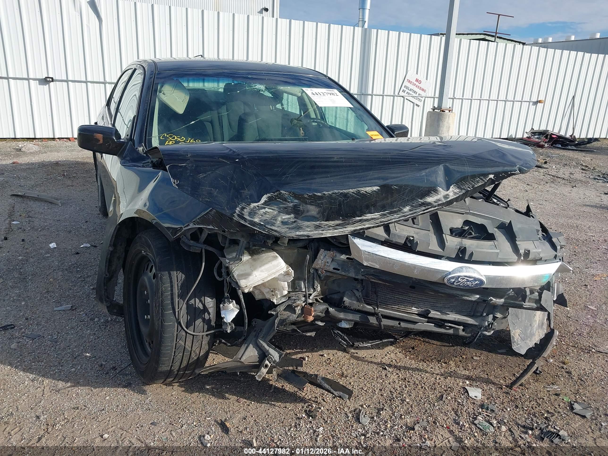 FORD FUSION image 6