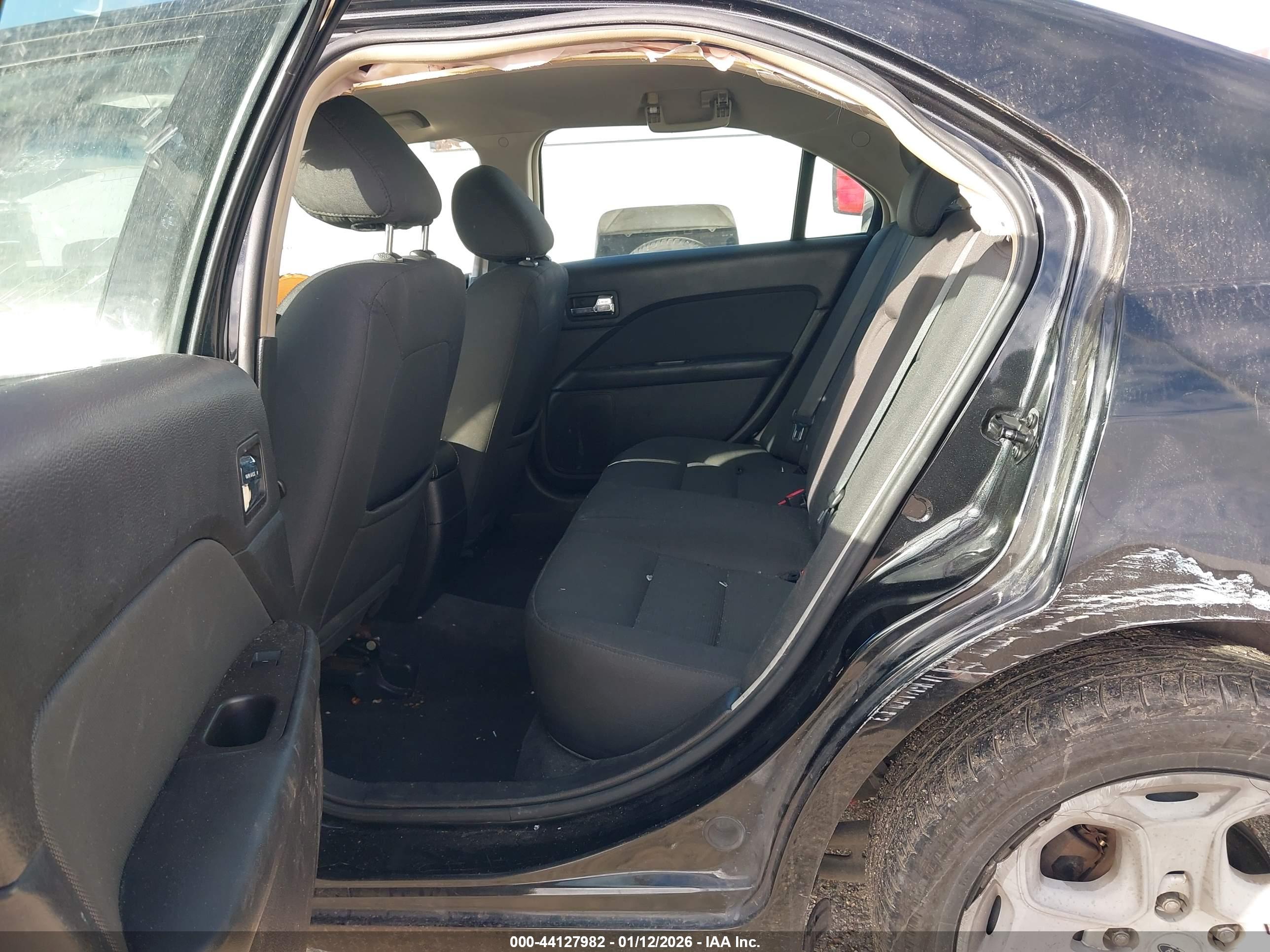 FORD FUSION image 8