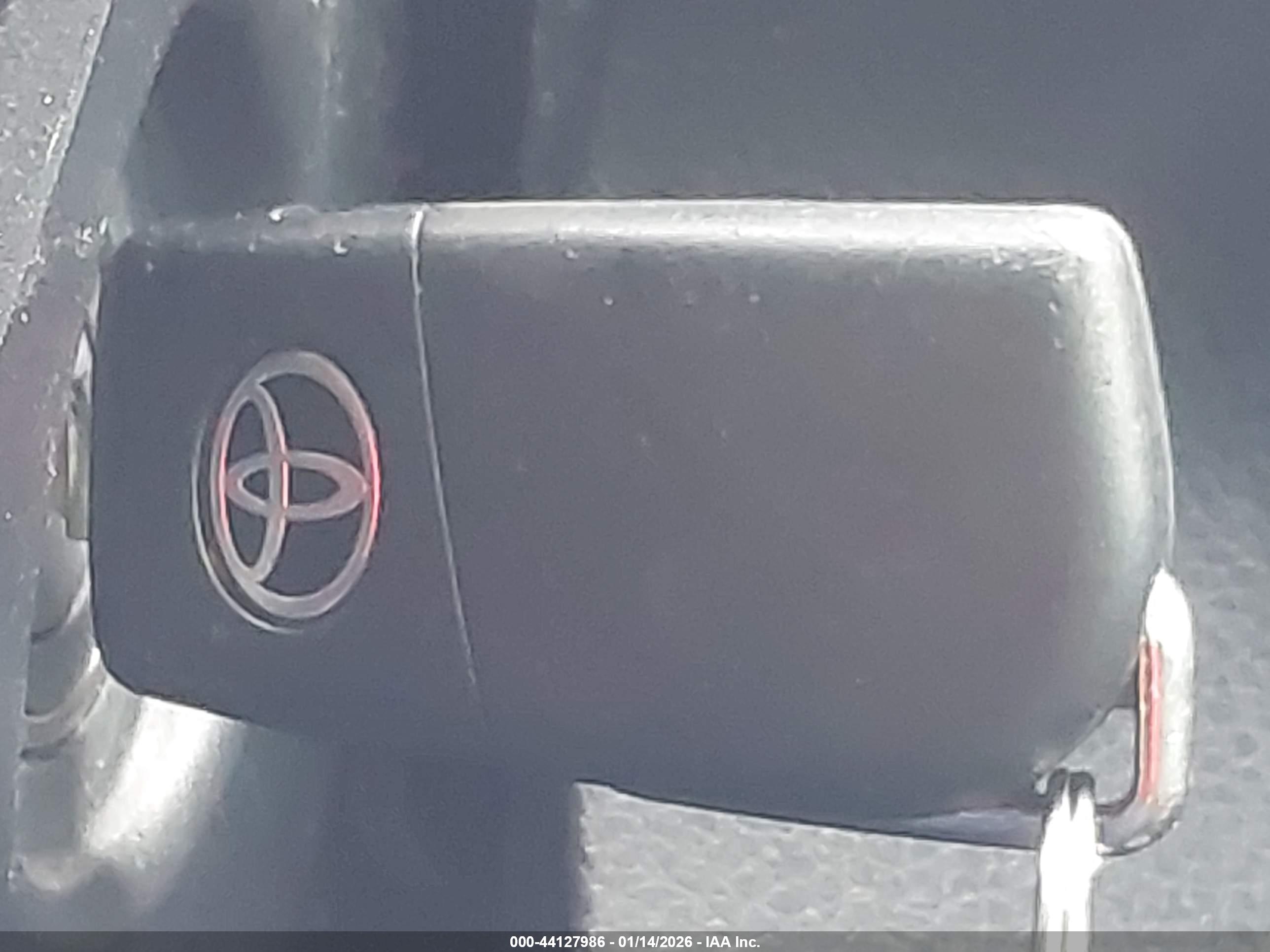 TOYOTA CAMRY image 11