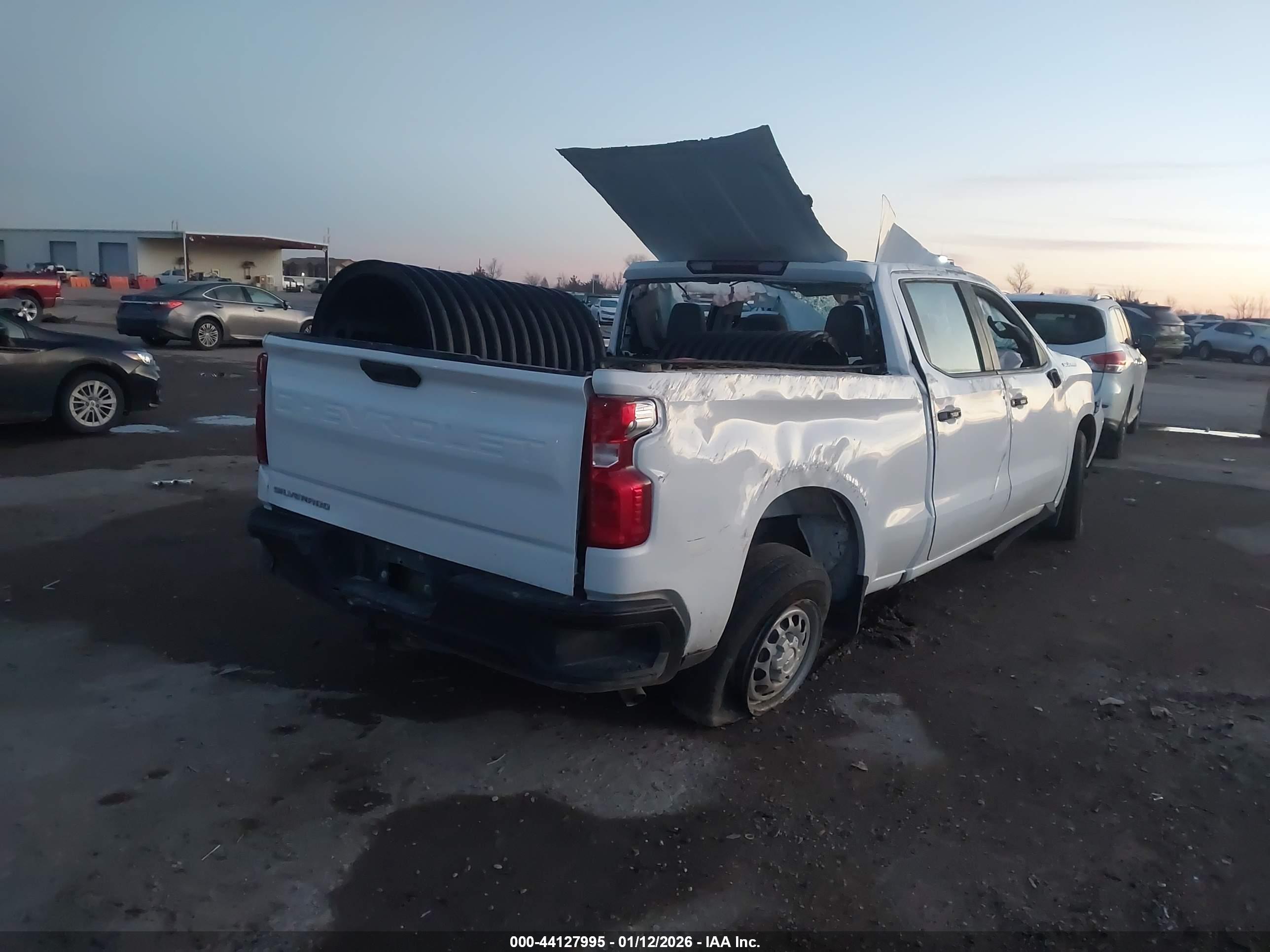 CHEVROLET SILVERADO image 4