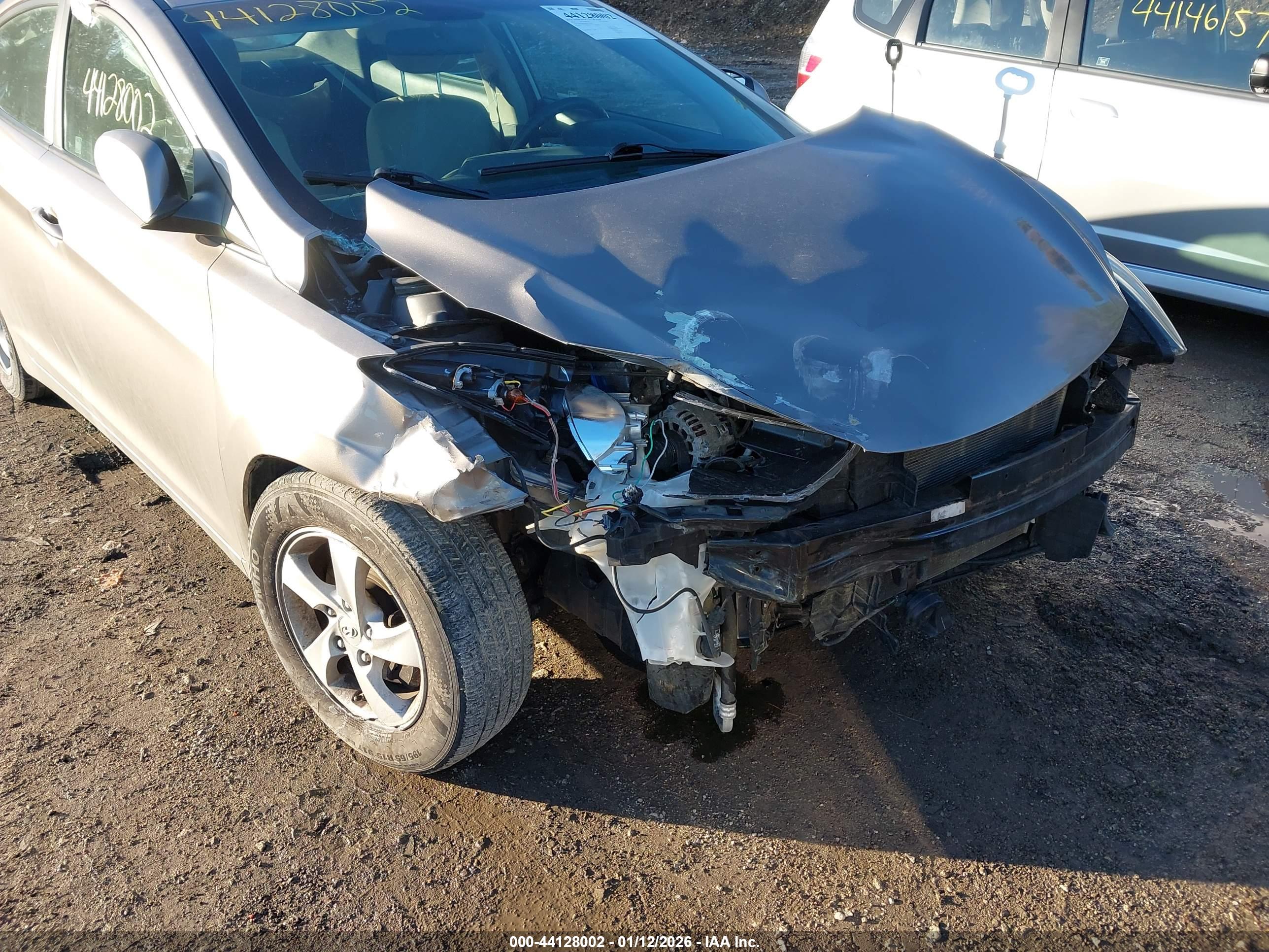 HYUNDAI ELANTRA image 6
