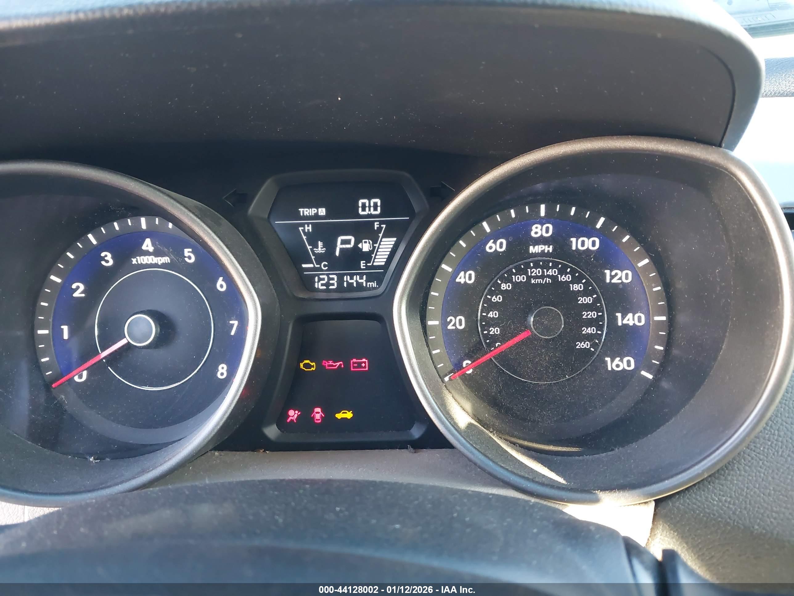HYUNDAI ELANTRA image 7
